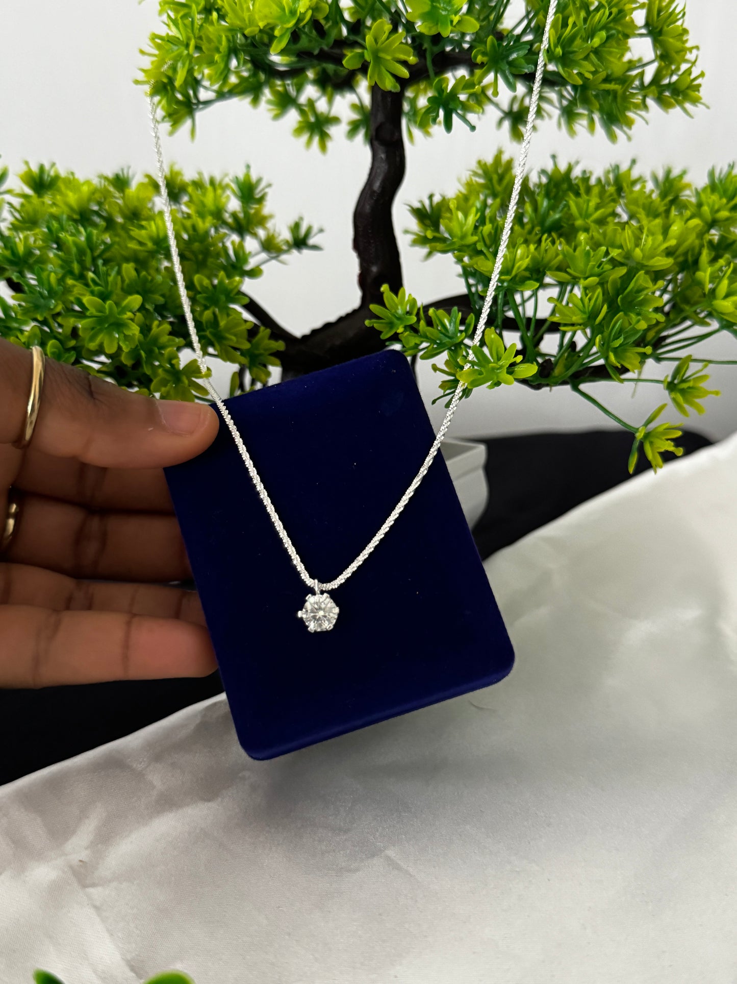 Dilux2 Round Moissanite 925 Sterling Silver Hypoallergenic Chain Necklace