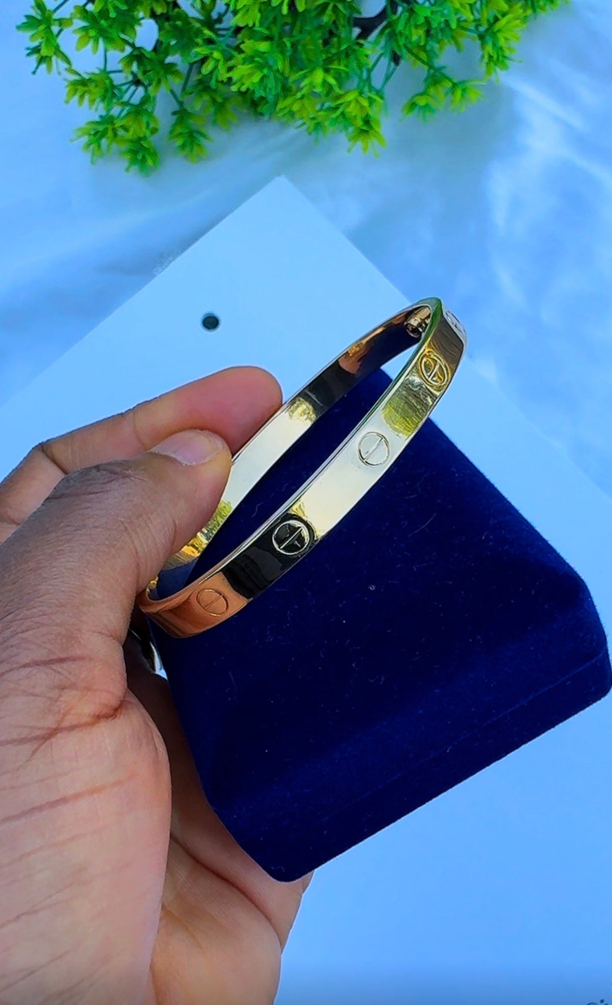 18K Solid Gold Classic Branded Screw Bangle | Size 17 | 7.2g