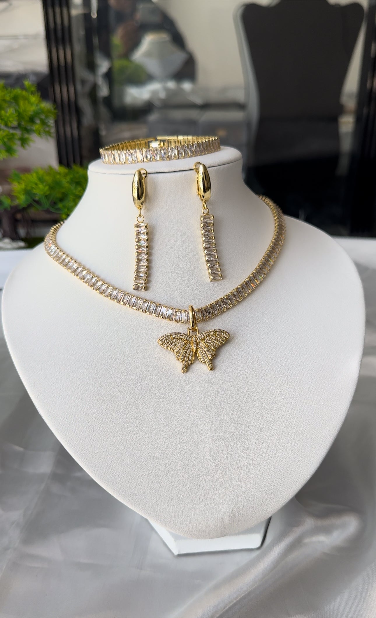Disbut 10karat Gold Plated Jewellery Set for Engagements & Parties