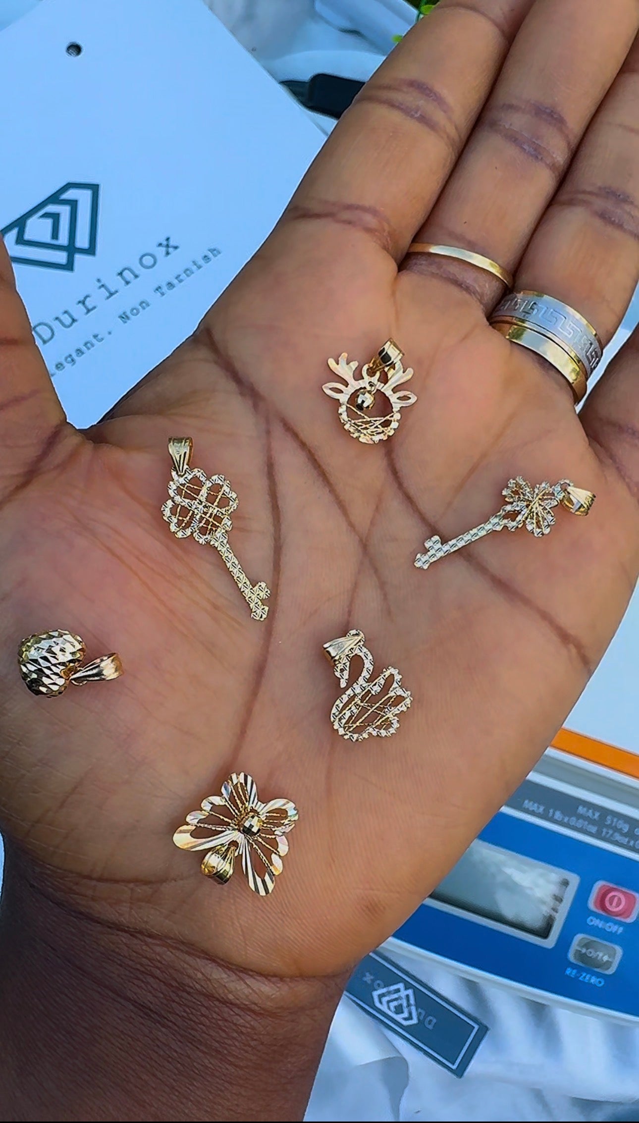 Degaak 18Karat Pure Gold Minimalist Pendant