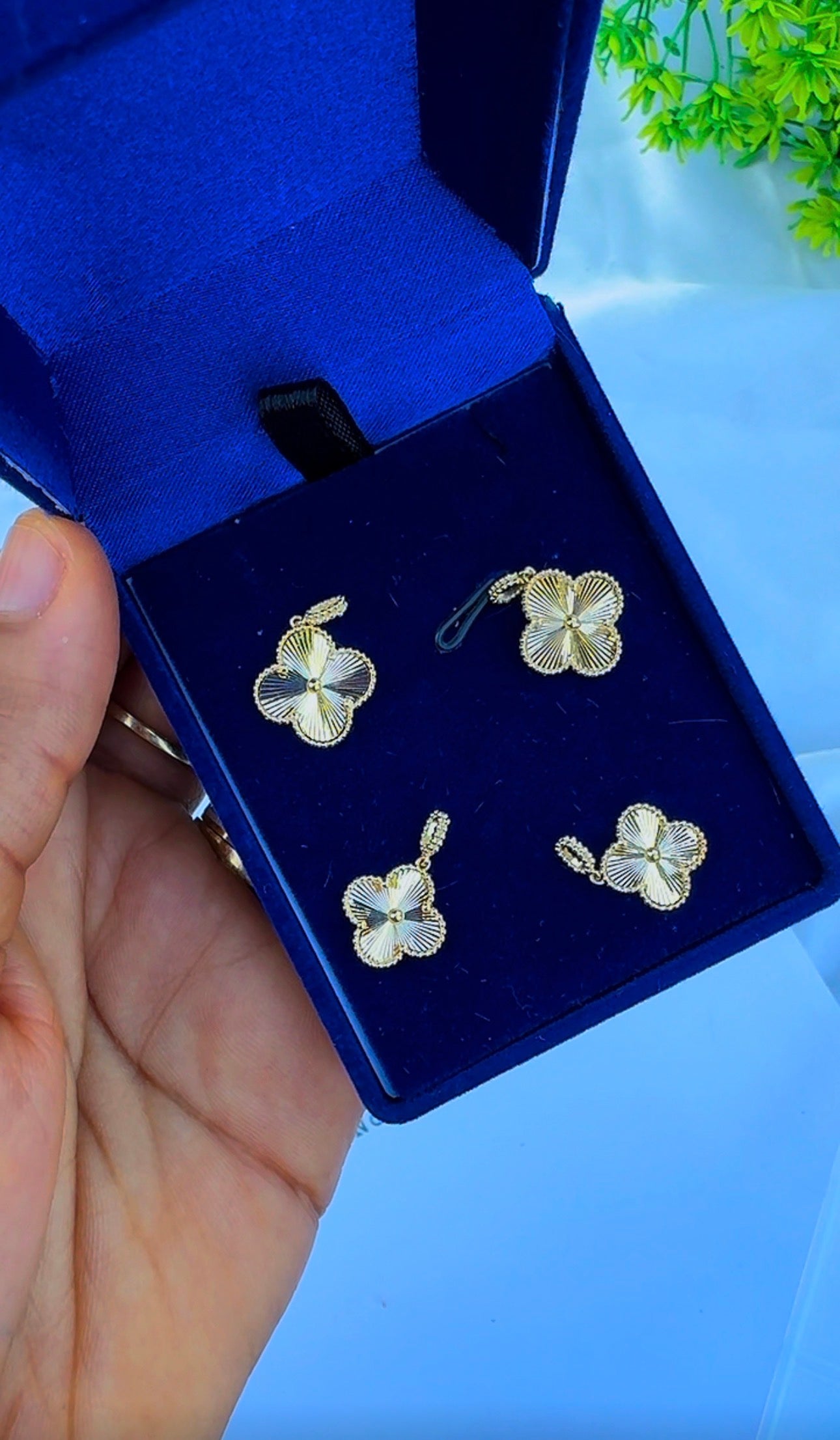 18K Solid Gold Clover Pendants | 0.9g & 1g