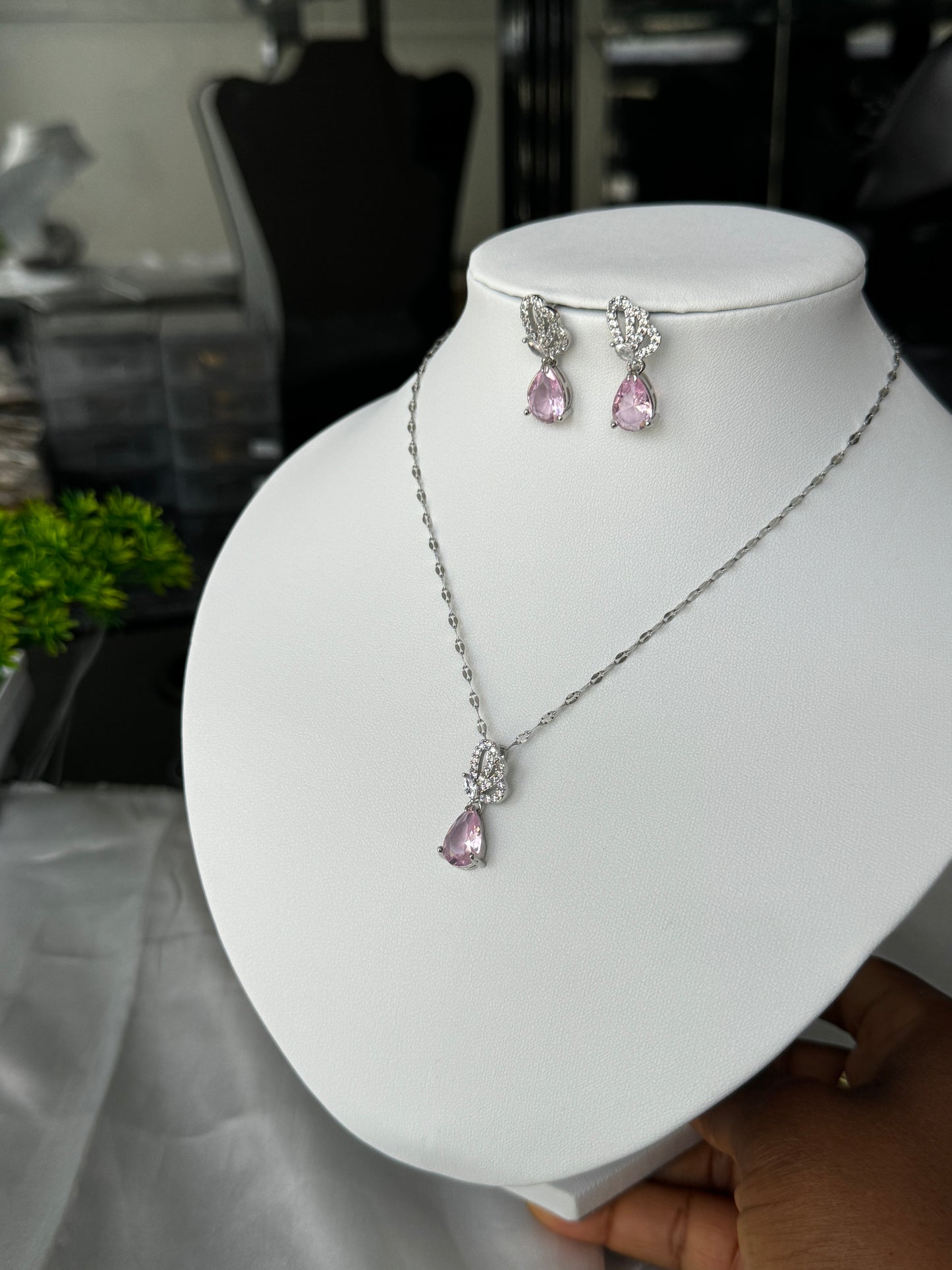 Disna Gold Plated Non Tarnish Hypoallergenic Stainless Steel Earrings & Necklace Jewellery Set 16+2” Chain Length