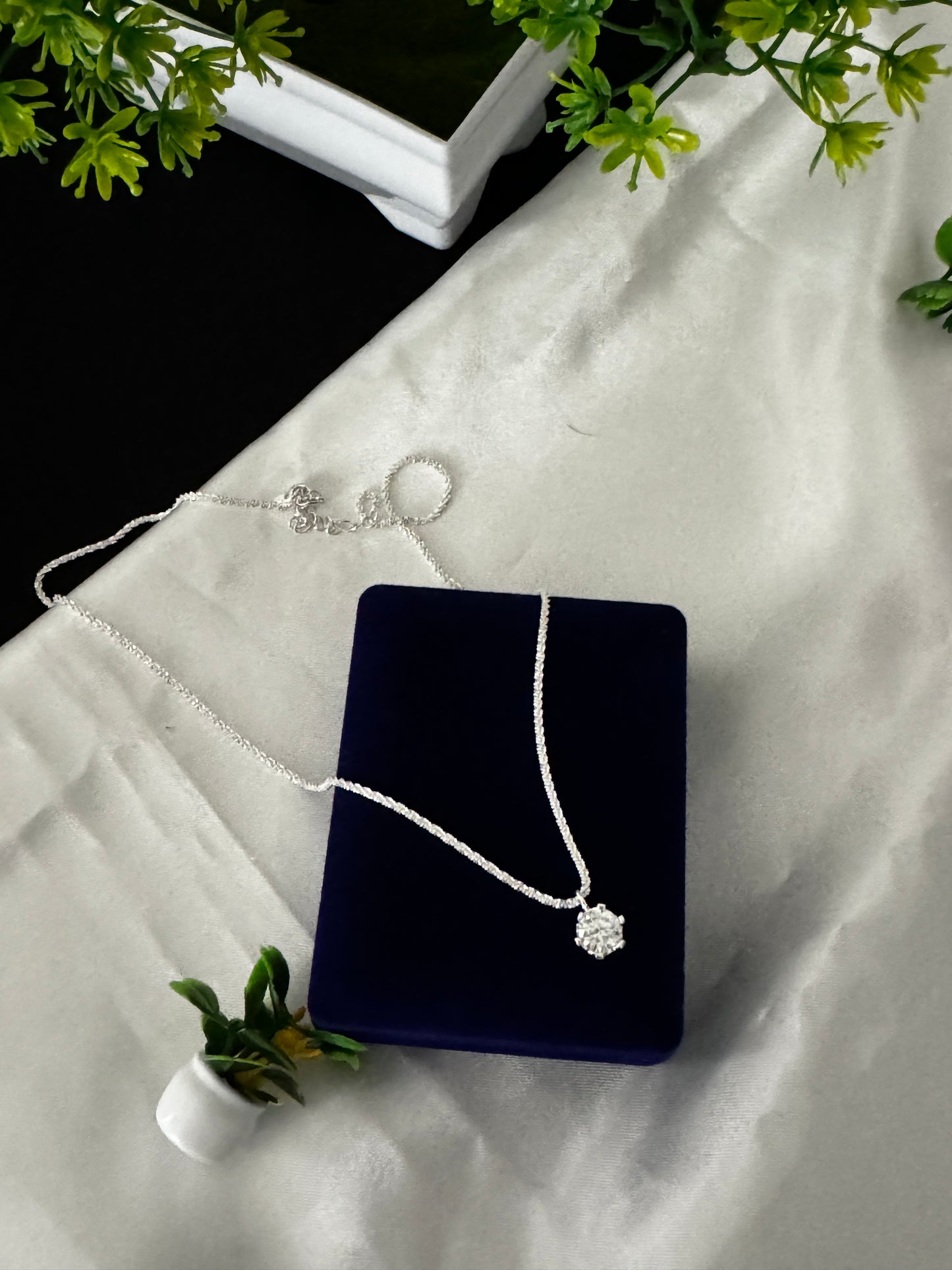 Dilux2 Round Moissanite 925 Sterling Silver Hypoallergenic Chain Necklace