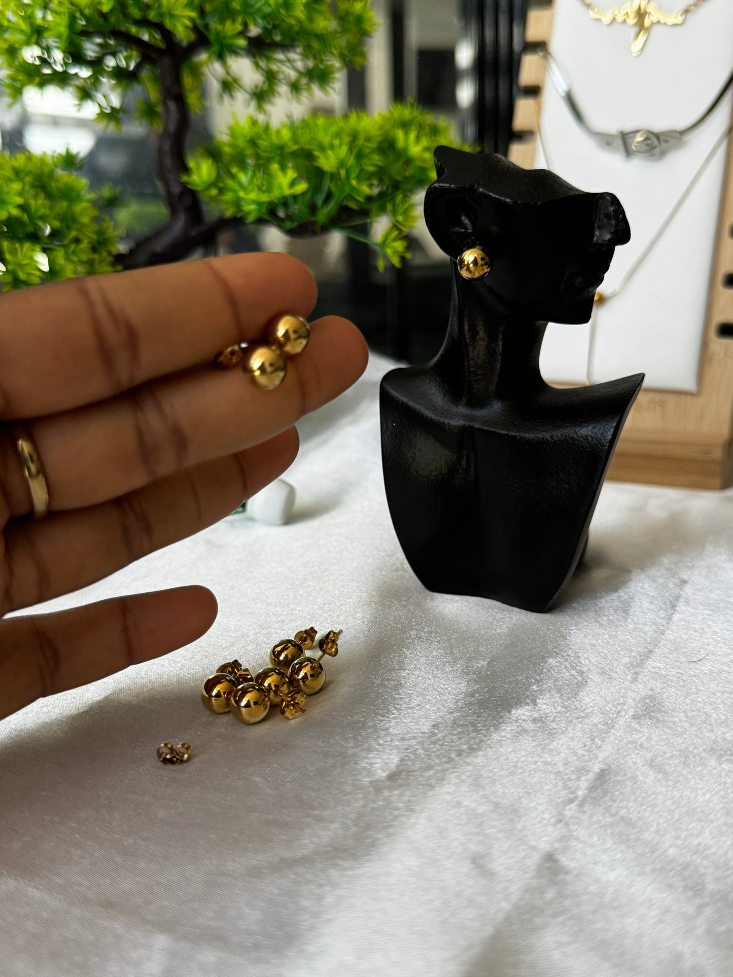 Order Detta Gold Studs