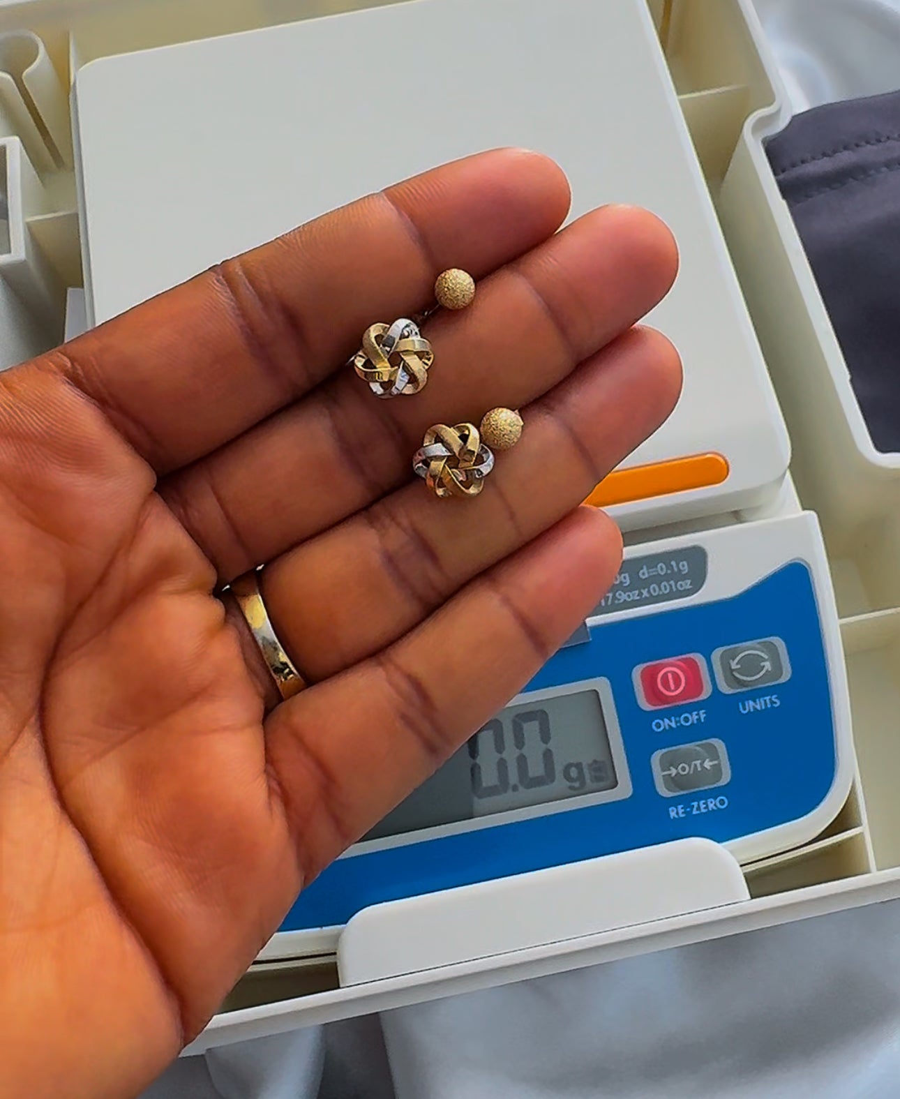 Deger 18 Karat Gold Stud Earrings