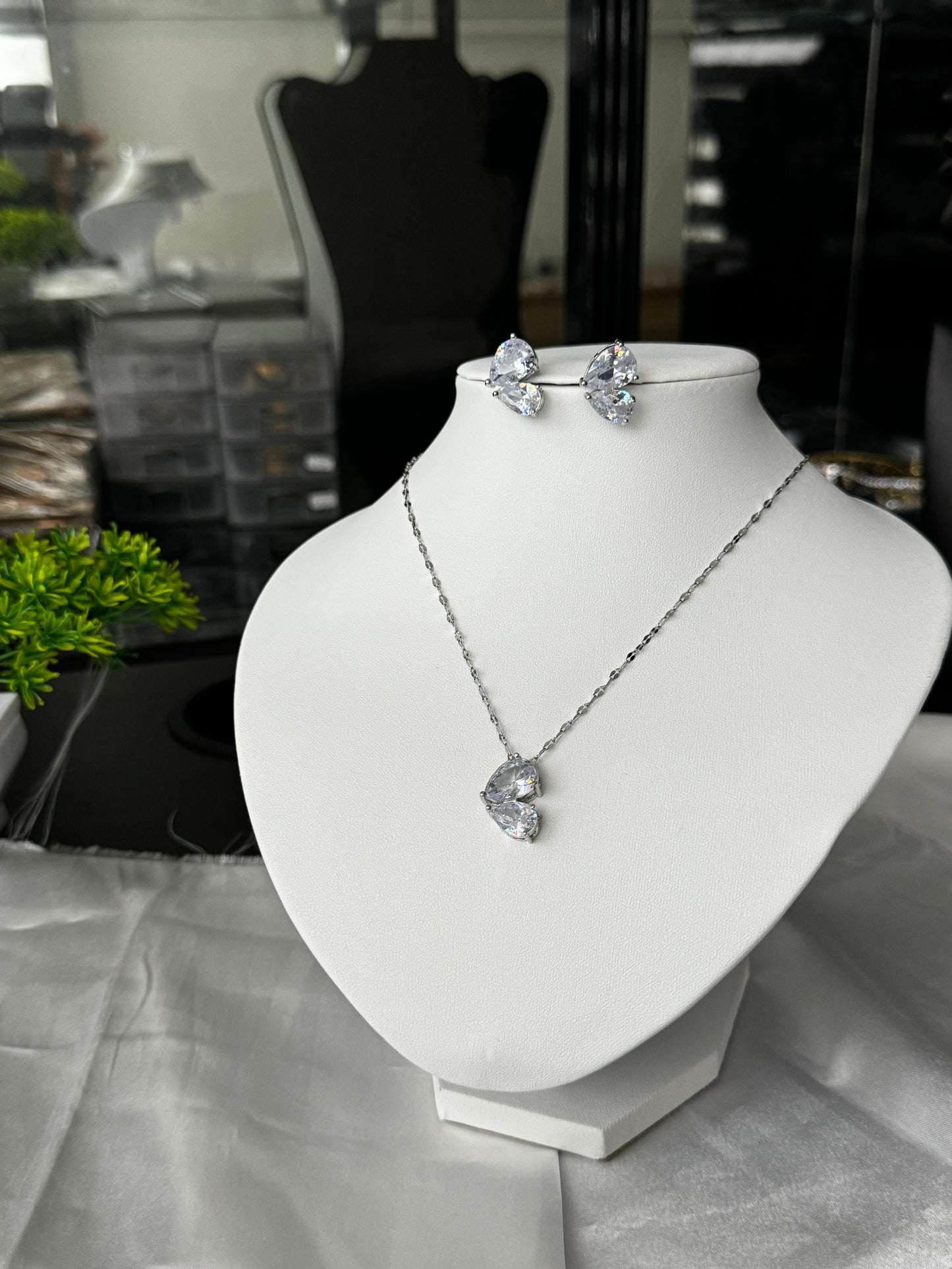 Disna Gold Plated Non Tarnish Hypoallergenic Stainless Steel Earrings & Necklace Jewellery Set 16+2” Chain Length