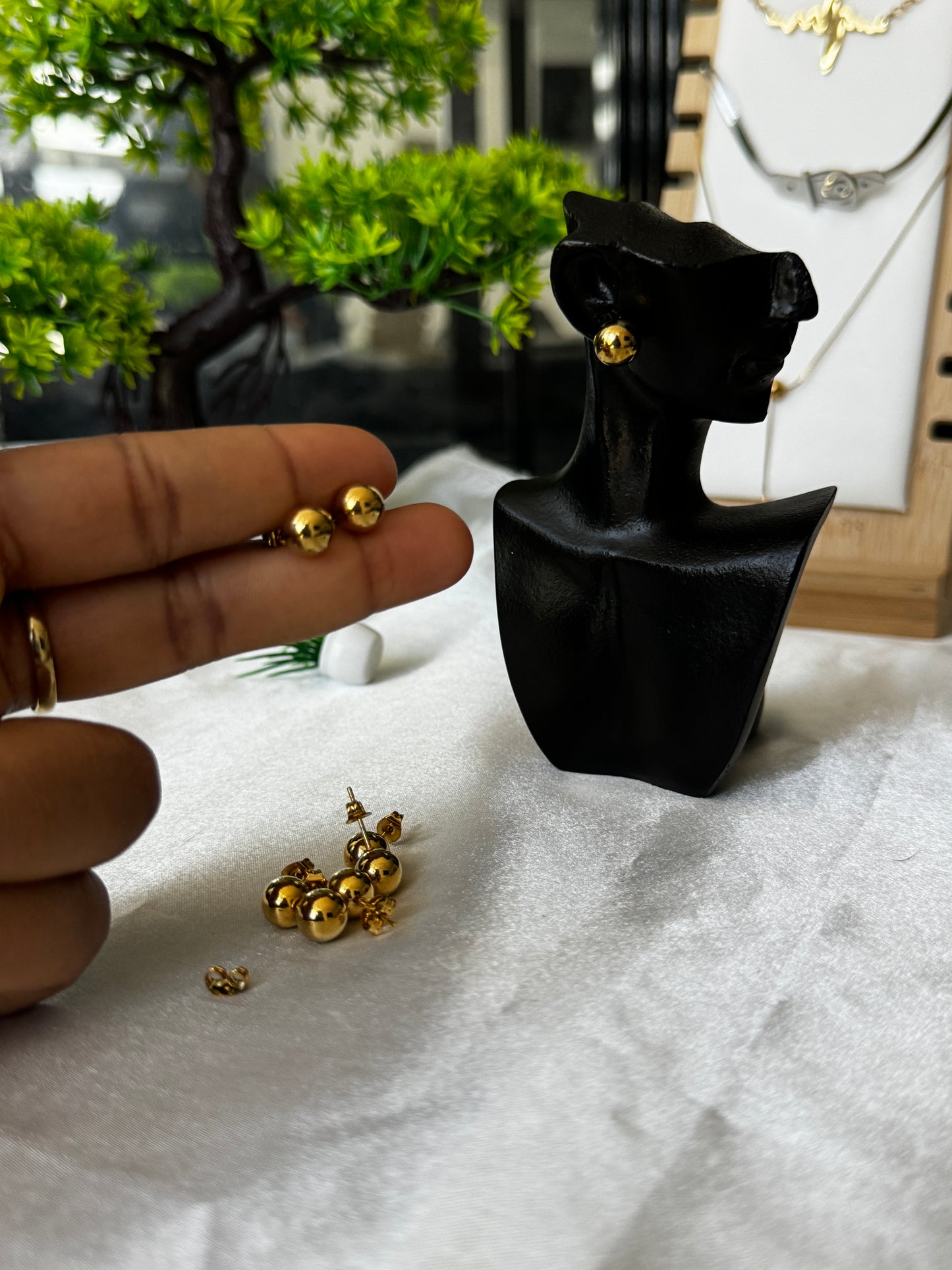 Order Detta Gold Studs