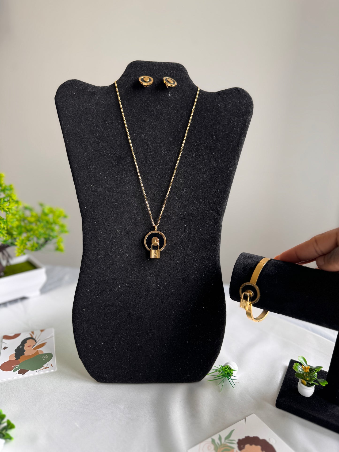 Order the Diimna Stainless Steel Jewellery Set