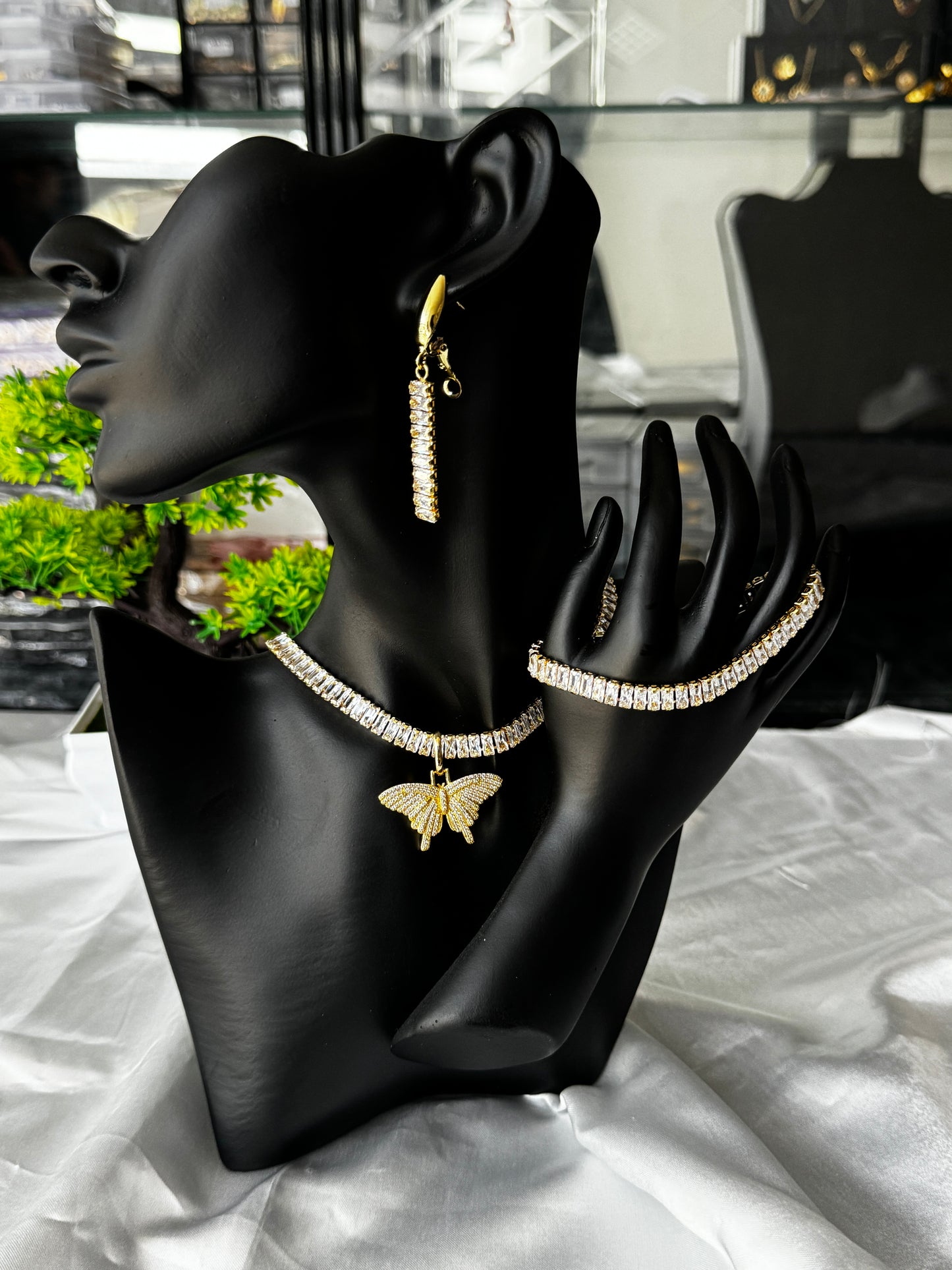Buy Disbut 10karat Gold Plated Jewellery Set for Engagements & Parties