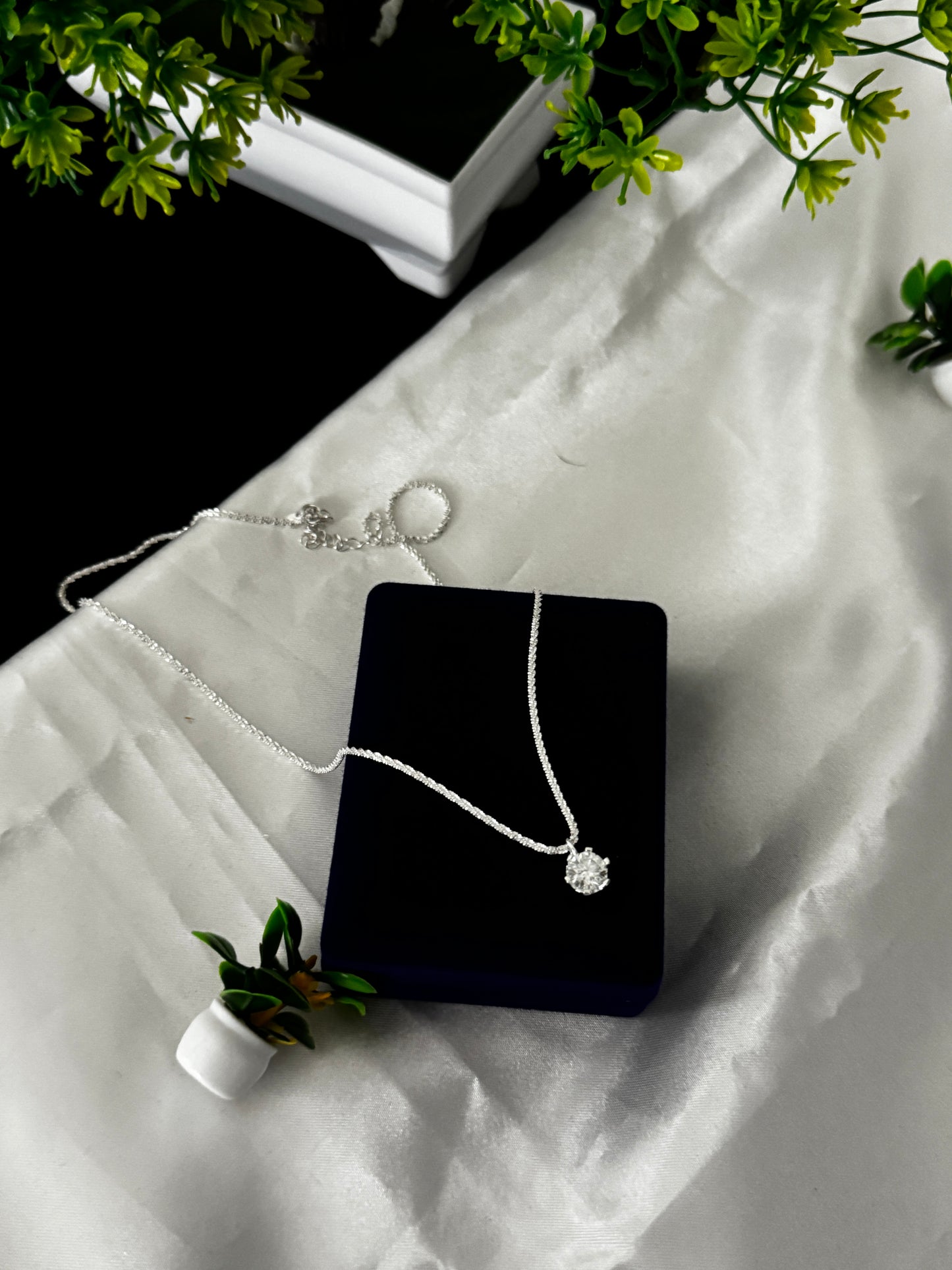 Dilux2 Round Moissanite 925 Sterling Silver Hypoallergenic Chain Necklace