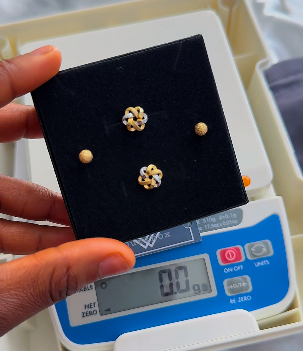 Deger 18 Karat Gold Stud Earrings