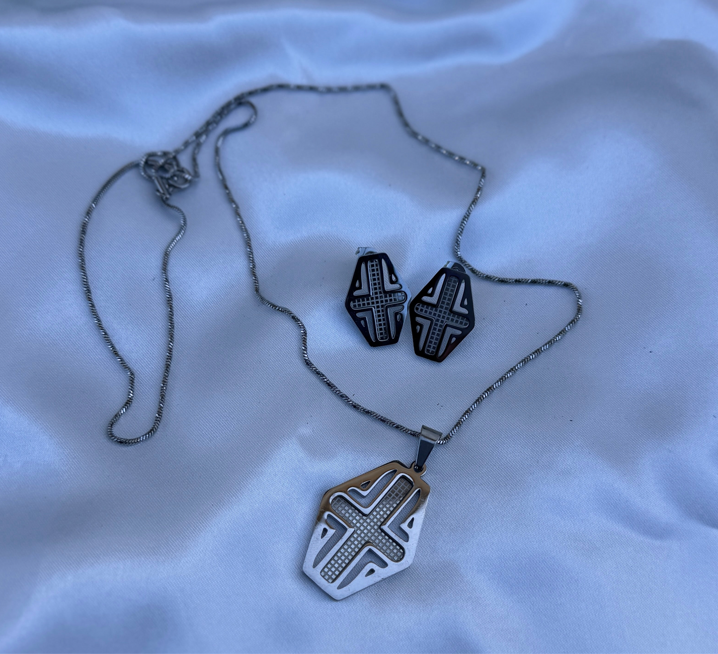 Order the Dissa Super Double Electroplated Stainless Steel Silver Jewellery Set