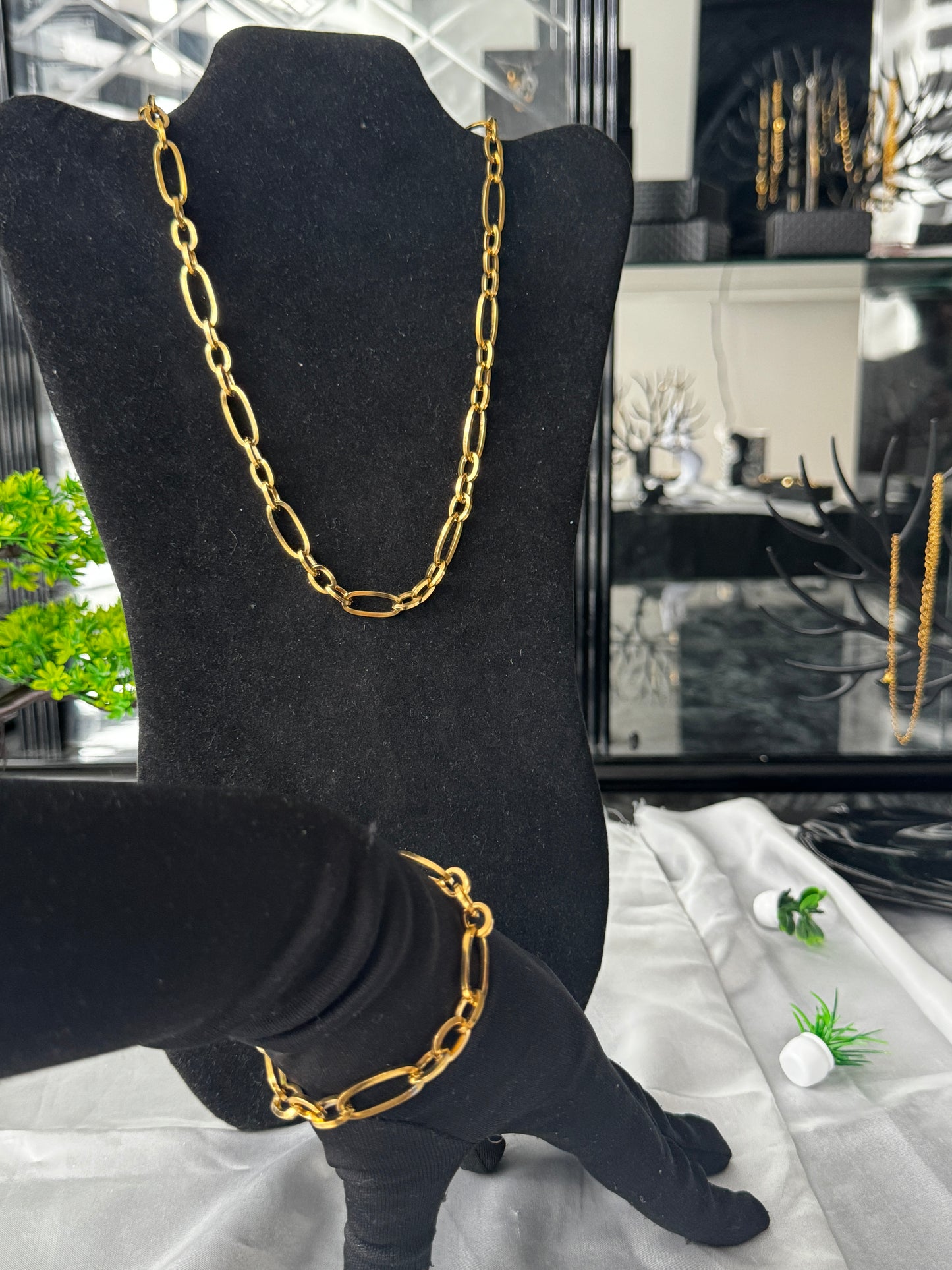 Non-tarnish everyday wear jewellery set. Stainless steel necklace and bracelet set