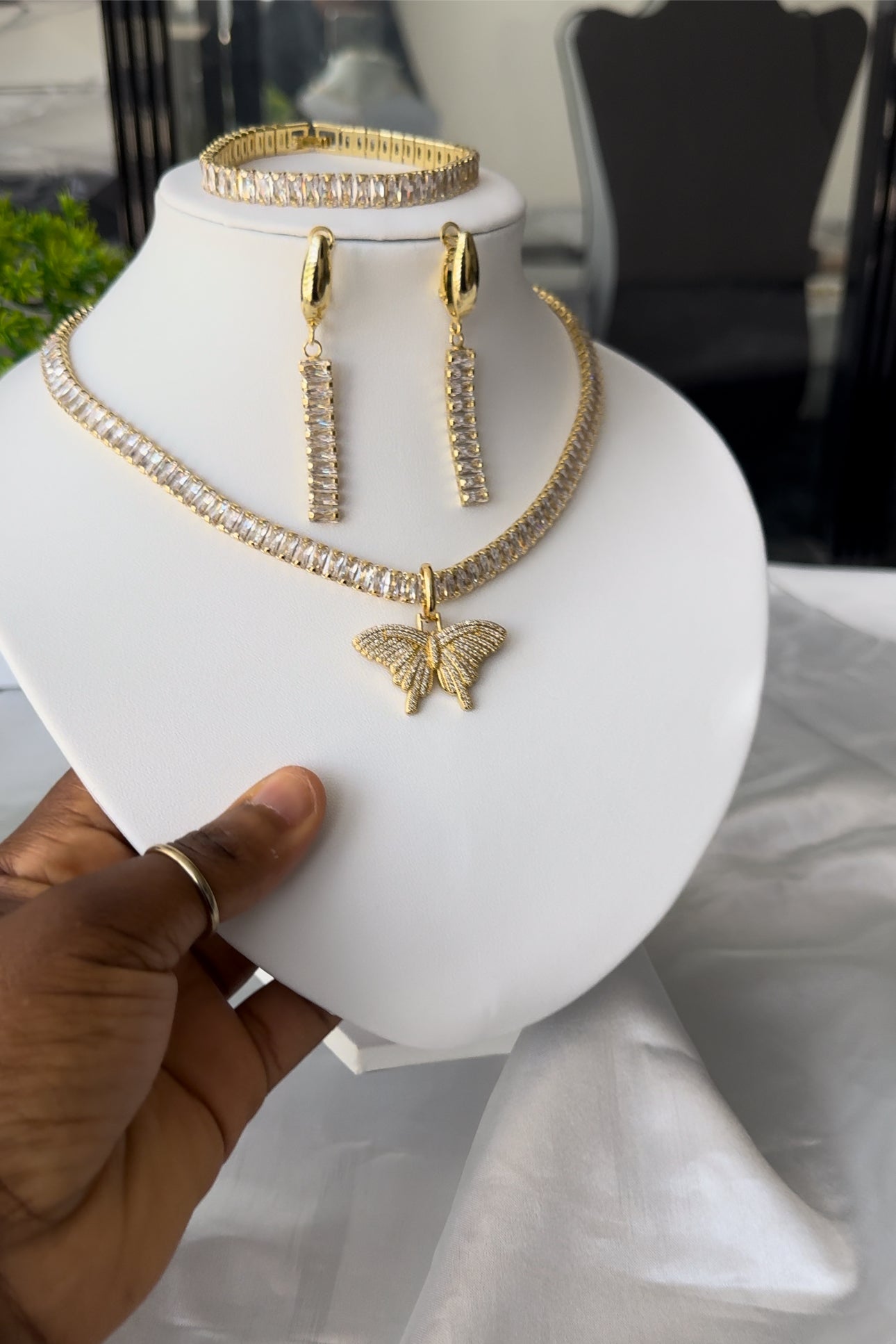 Buy Disbut 10karat Gold Plated Jewellery Set for Engagements & Parties