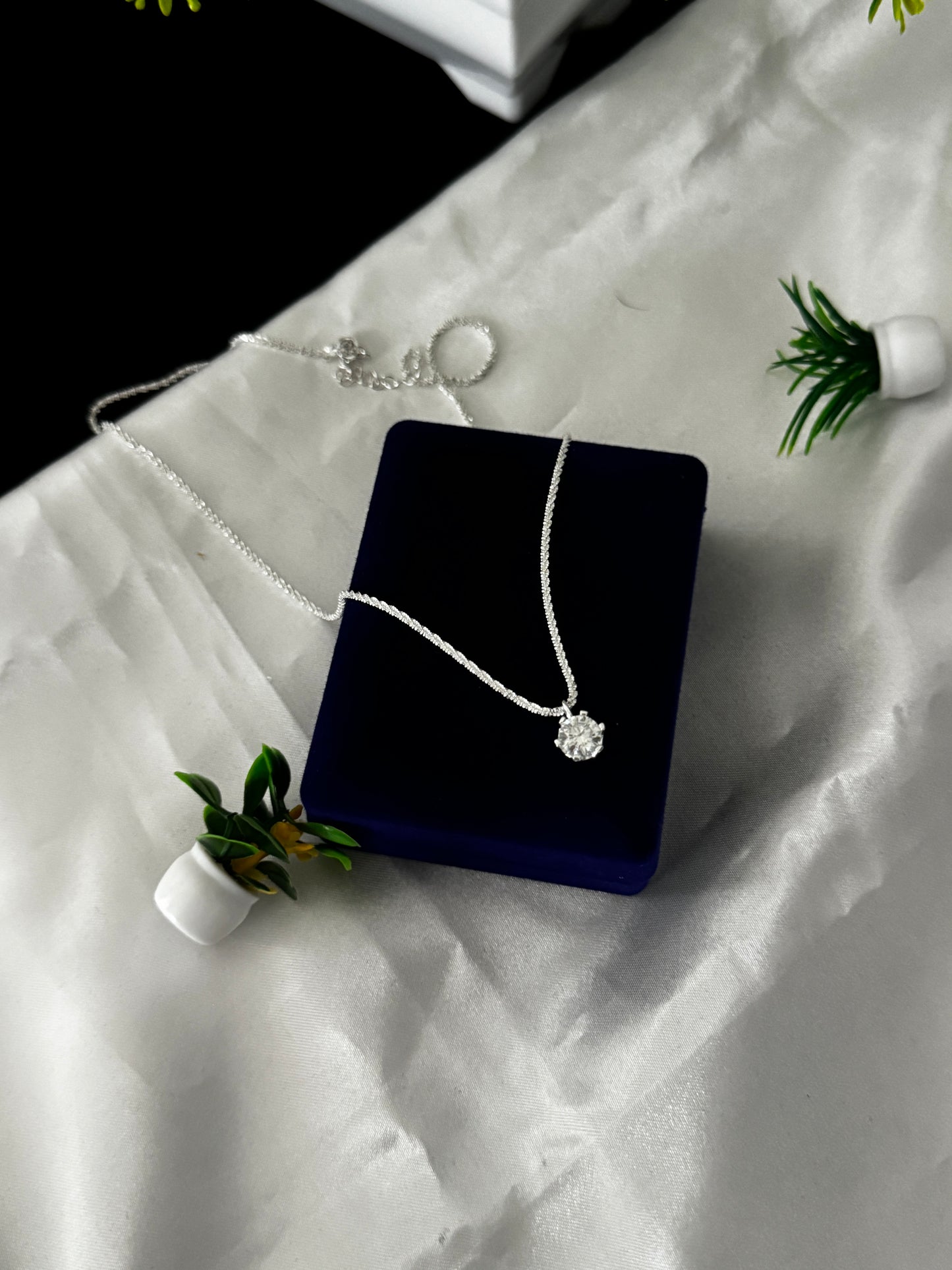 Dilux2 Round Moissanite 925 Sterling Silver Hypoallergenic Chain Necklace