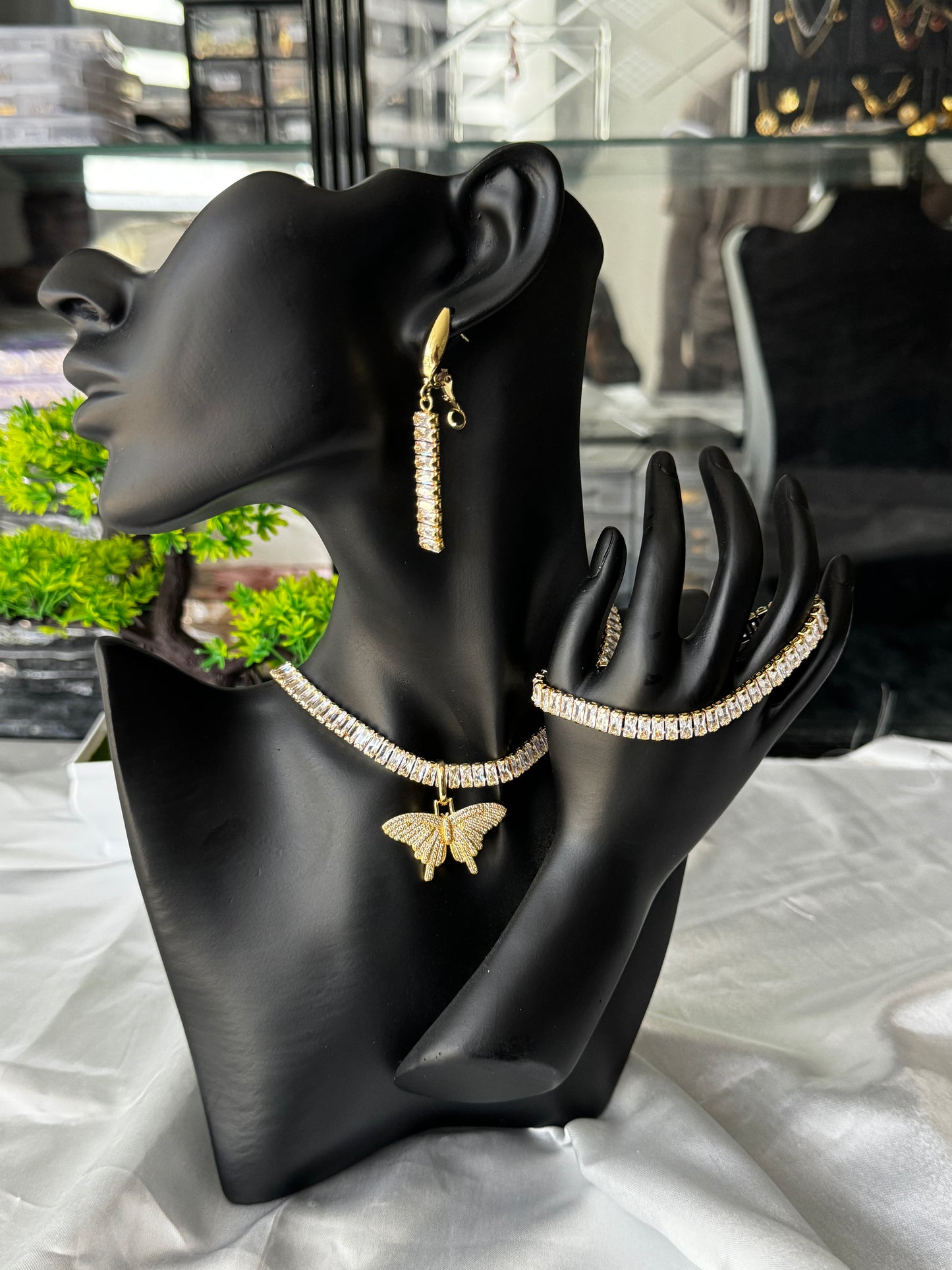 Buy Disbut 10karat Gold Plated Jewellery Set for Engagements & Parties