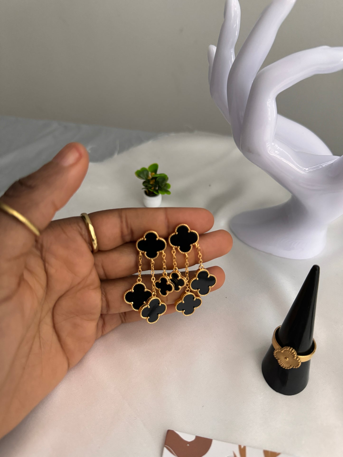 Dera Lightweight Colourful Clover Earrings
