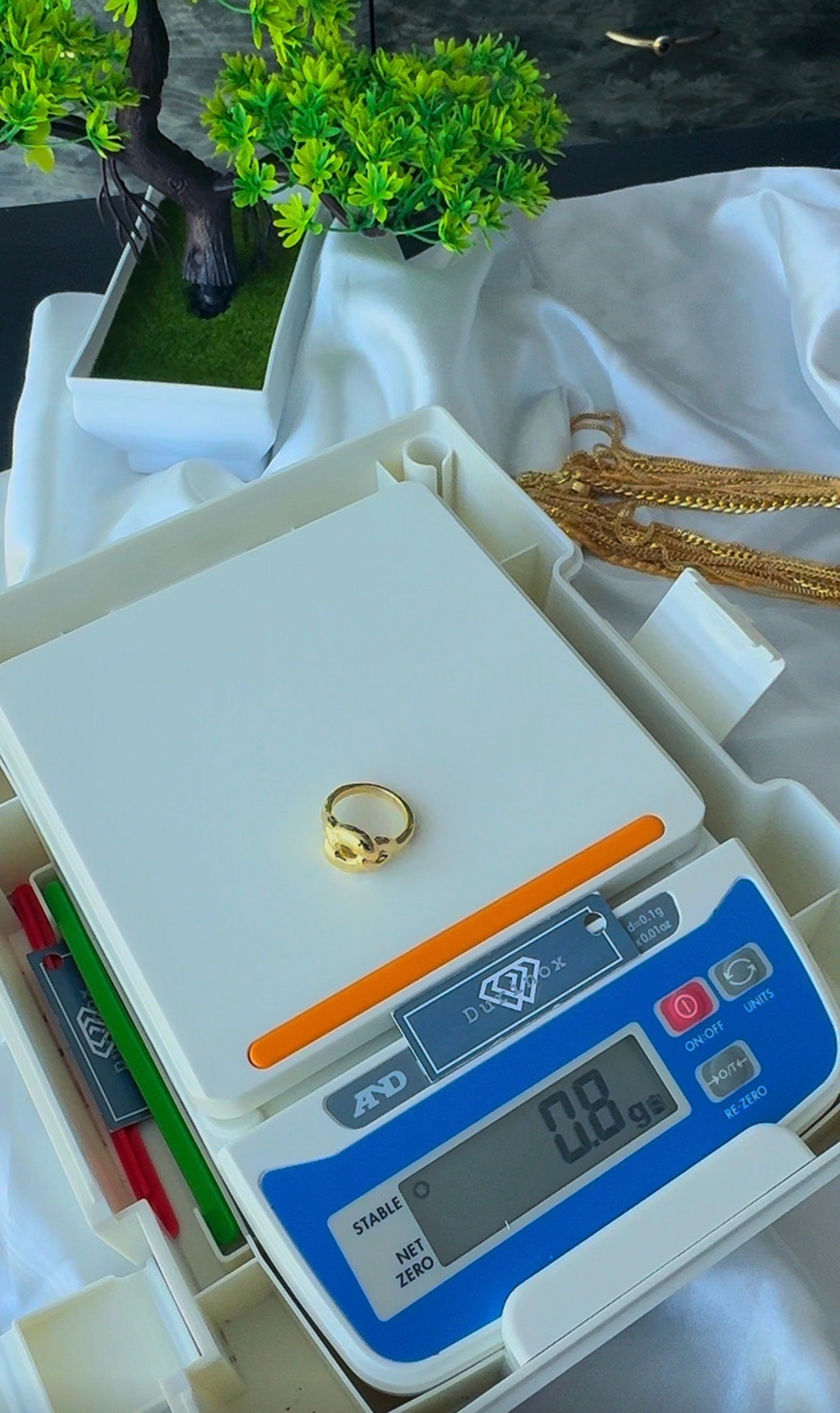 18K Real Gold Fashion Ring Size 6.5 (Belt)