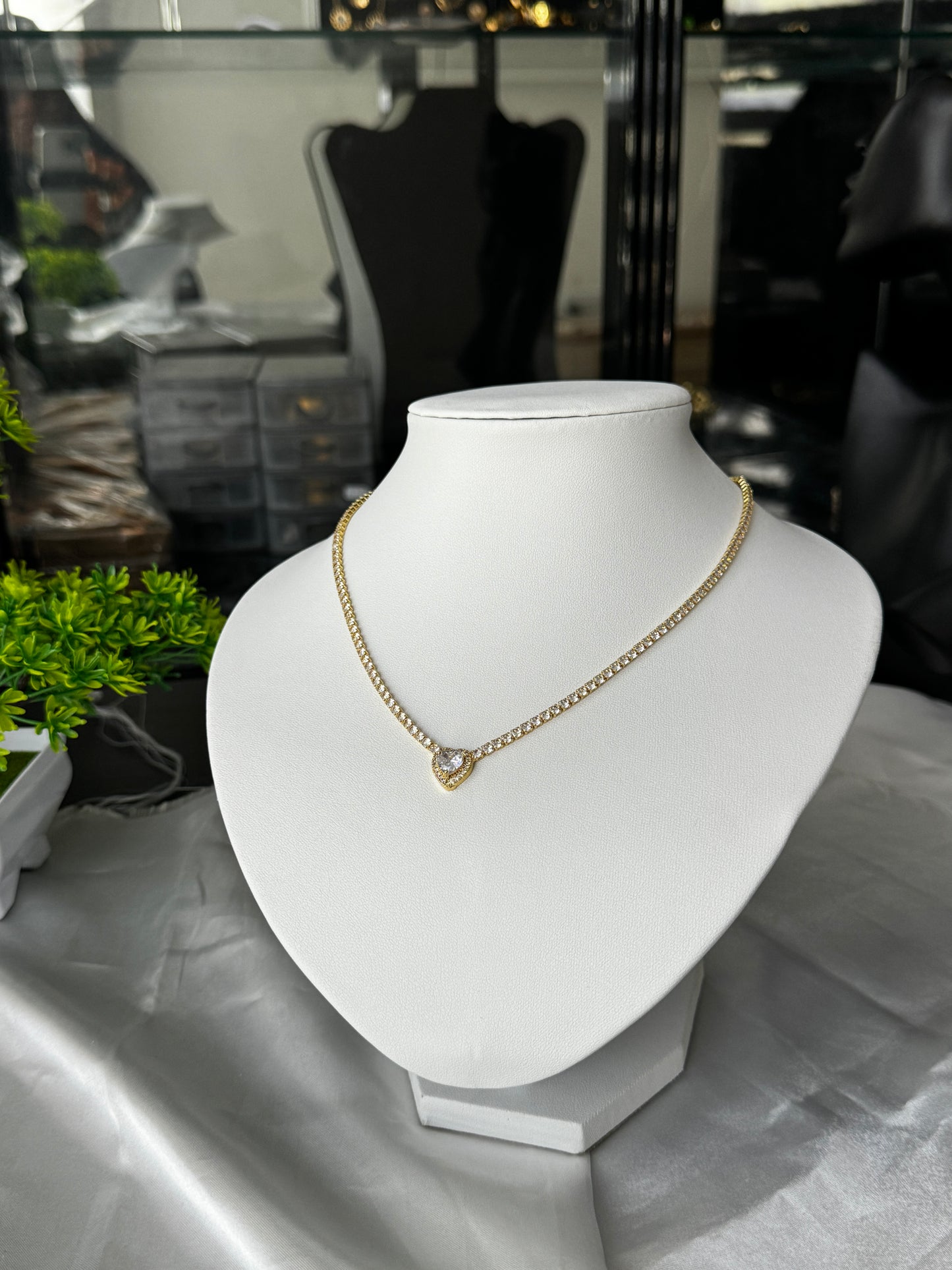 Diten1 Crystal Studded Elegant Chain Necklace