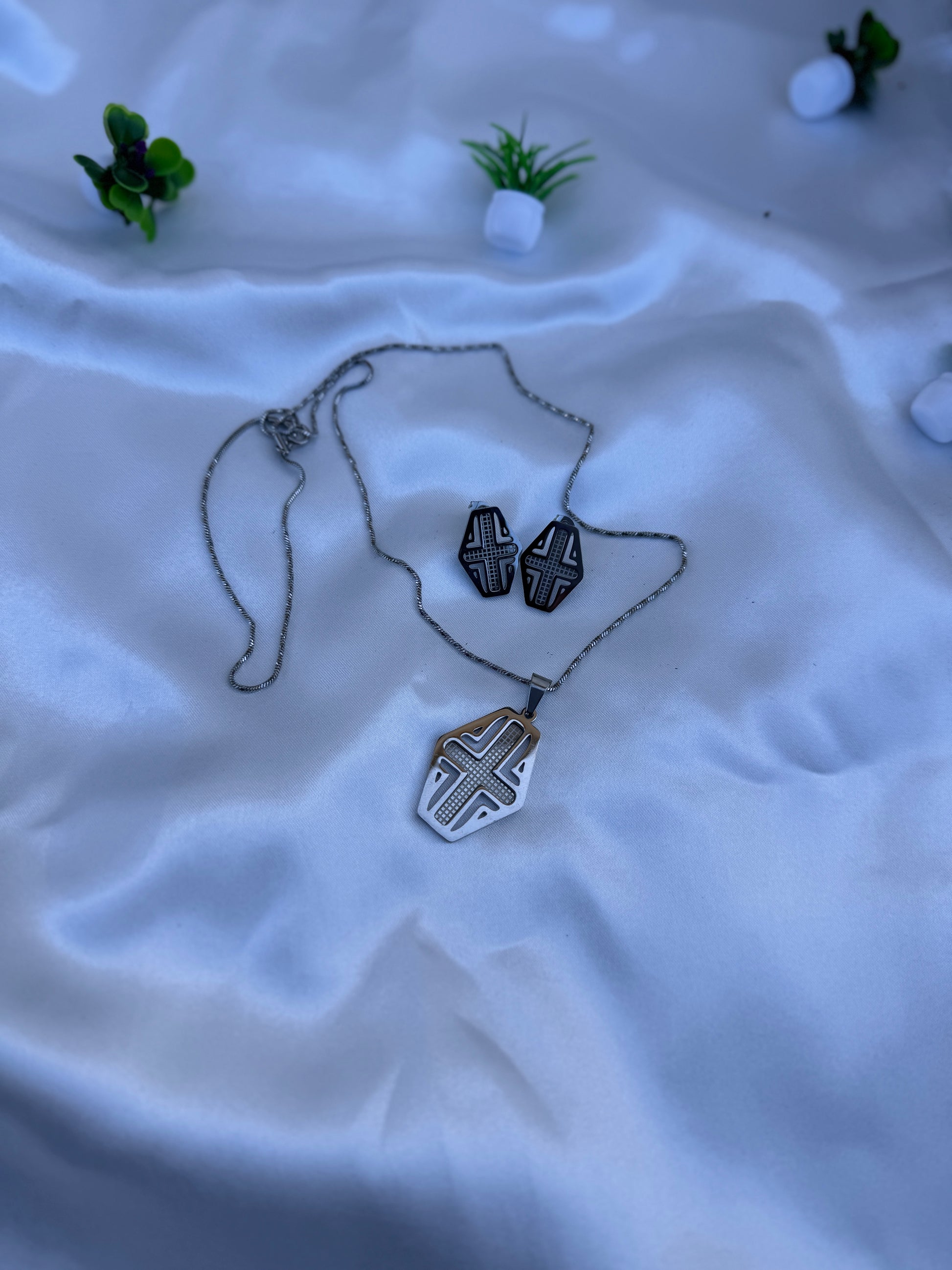 Order the Dissa Super Double Electroplated Stainless Steel Silver Jewellery Set