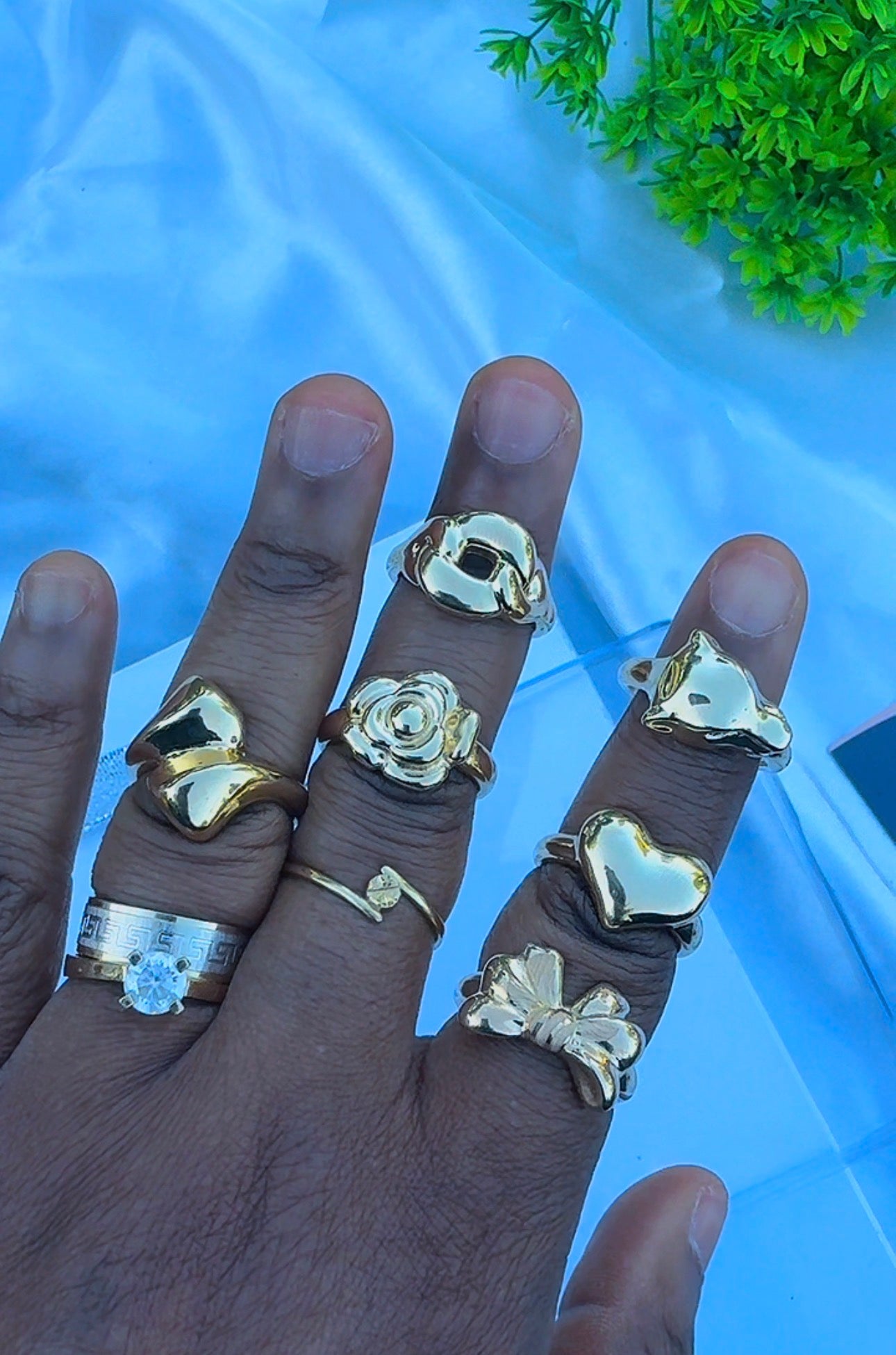 18 Karat Solid Gold Fashion Ring Size 6.5 (Heart)