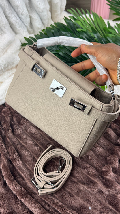 Women’s Biege | Khaki Pebbled Leather Turn-Lock Shoulder Bag | LARYZ Everyday 044 | Medium