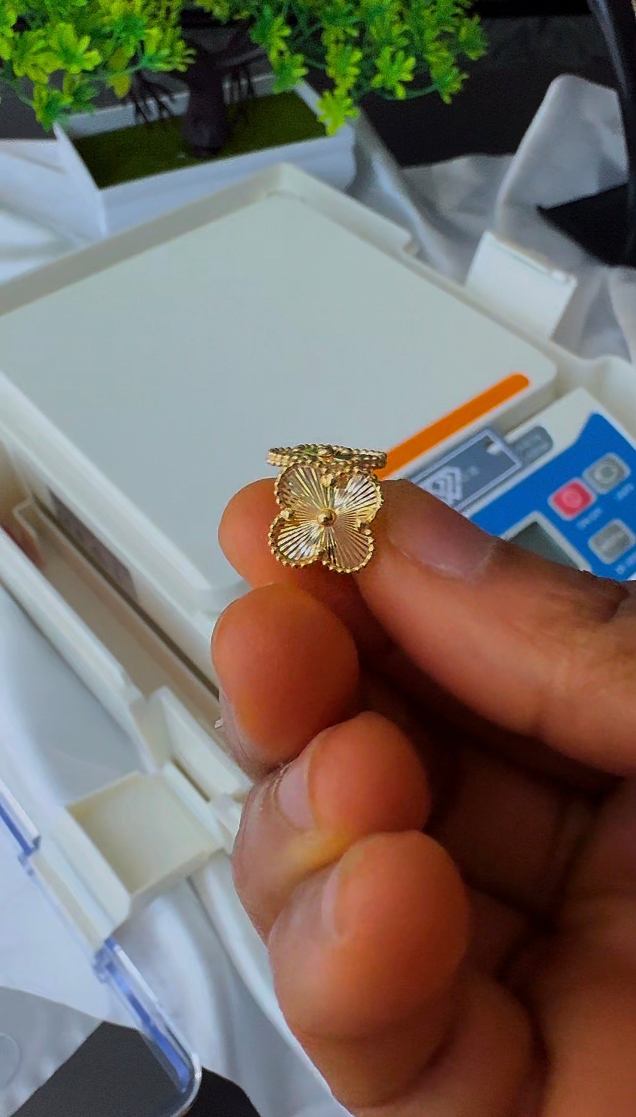 Deegarr 18ct Gold Clover Stud Earrings