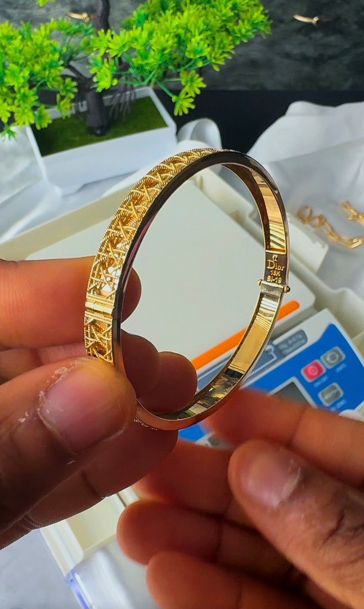 18k Solid Gold Lattice Bangle - Size 19 (11.2g)