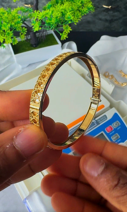 18k Solid Gold Lattice Bangle - Size 19 (11.2g)