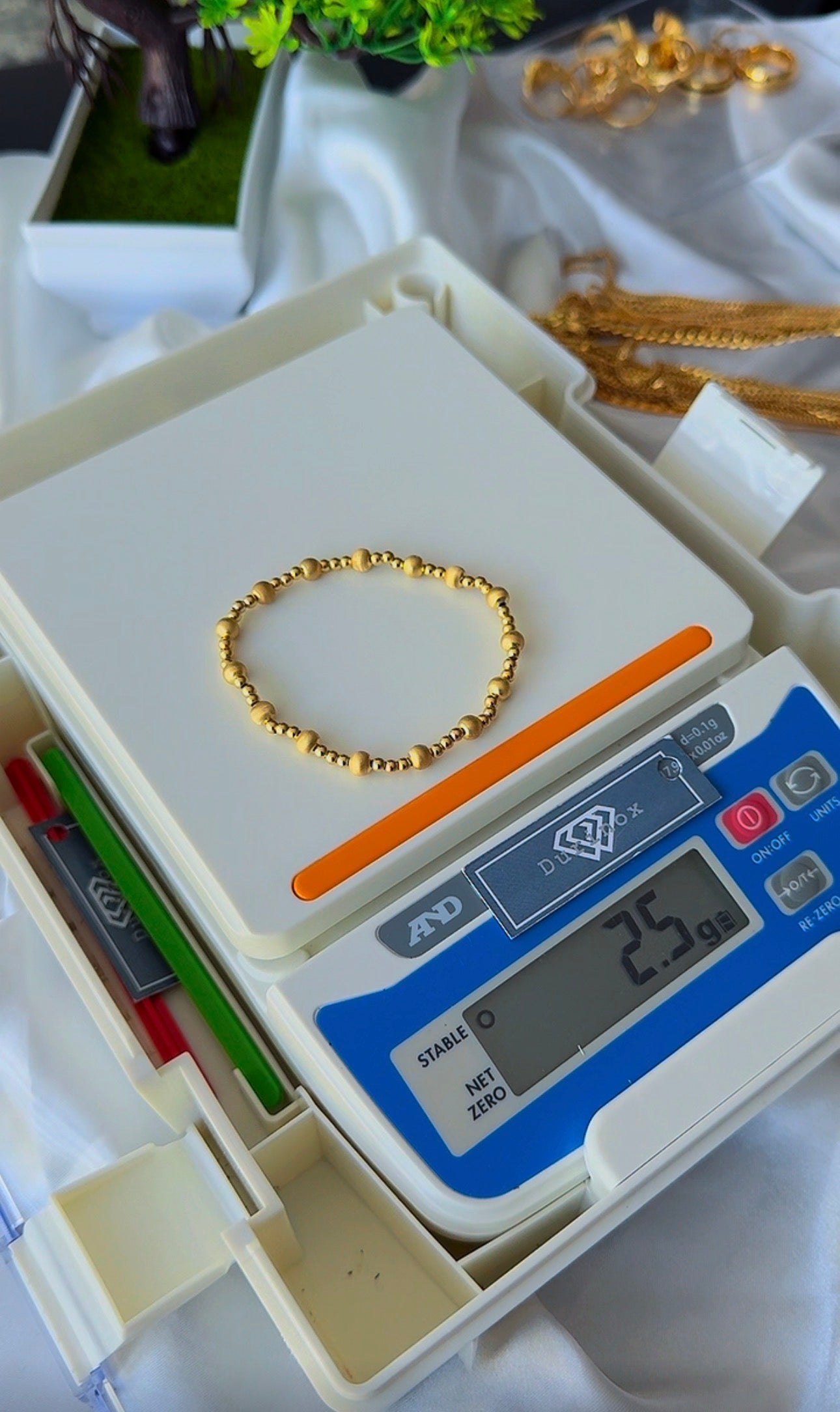 18ct Solid Gold Ball Bracelet | Stretchable Bangle | 2.5g (Extra)