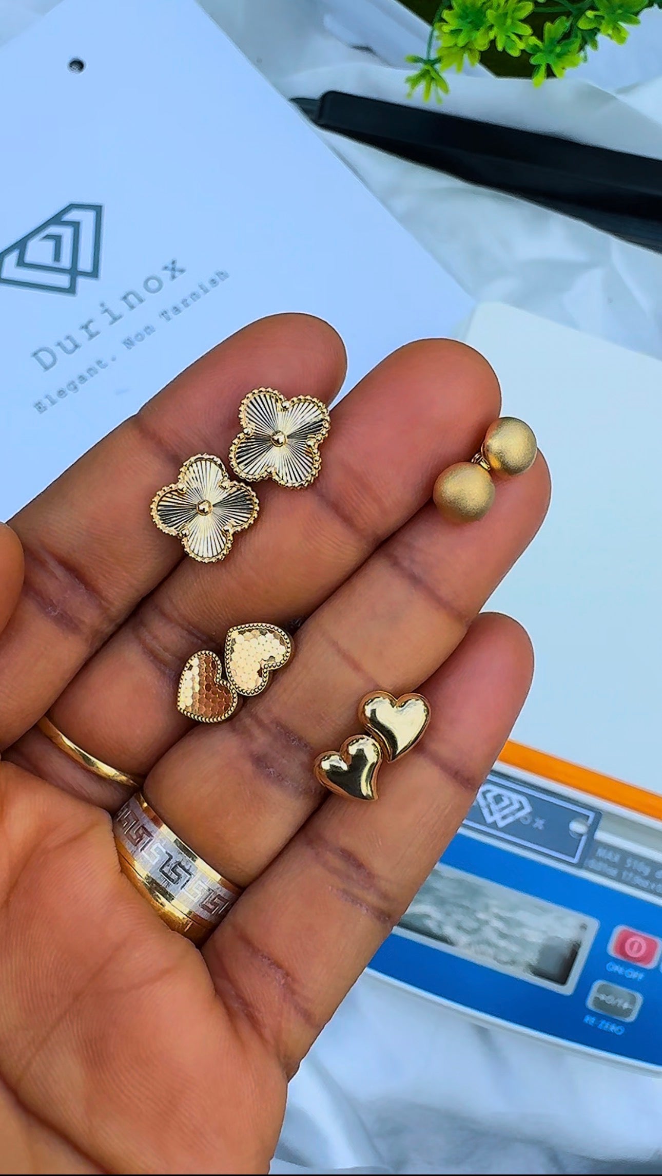 DegaJ 18 Karat Pure Gold Stud Earrings