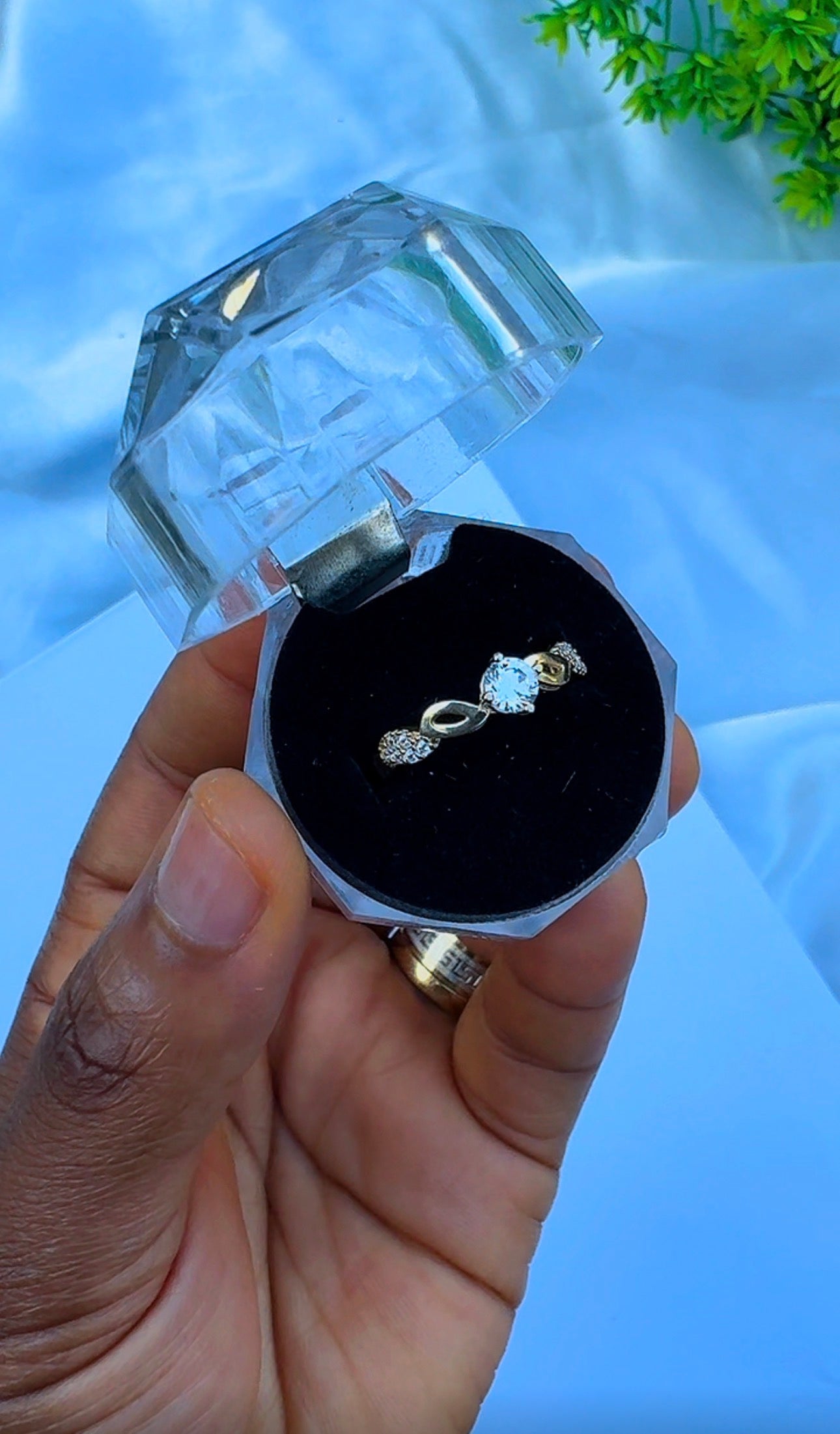 18K Solid Gold Engagement Ring For Women | Size 8 | 2.1g