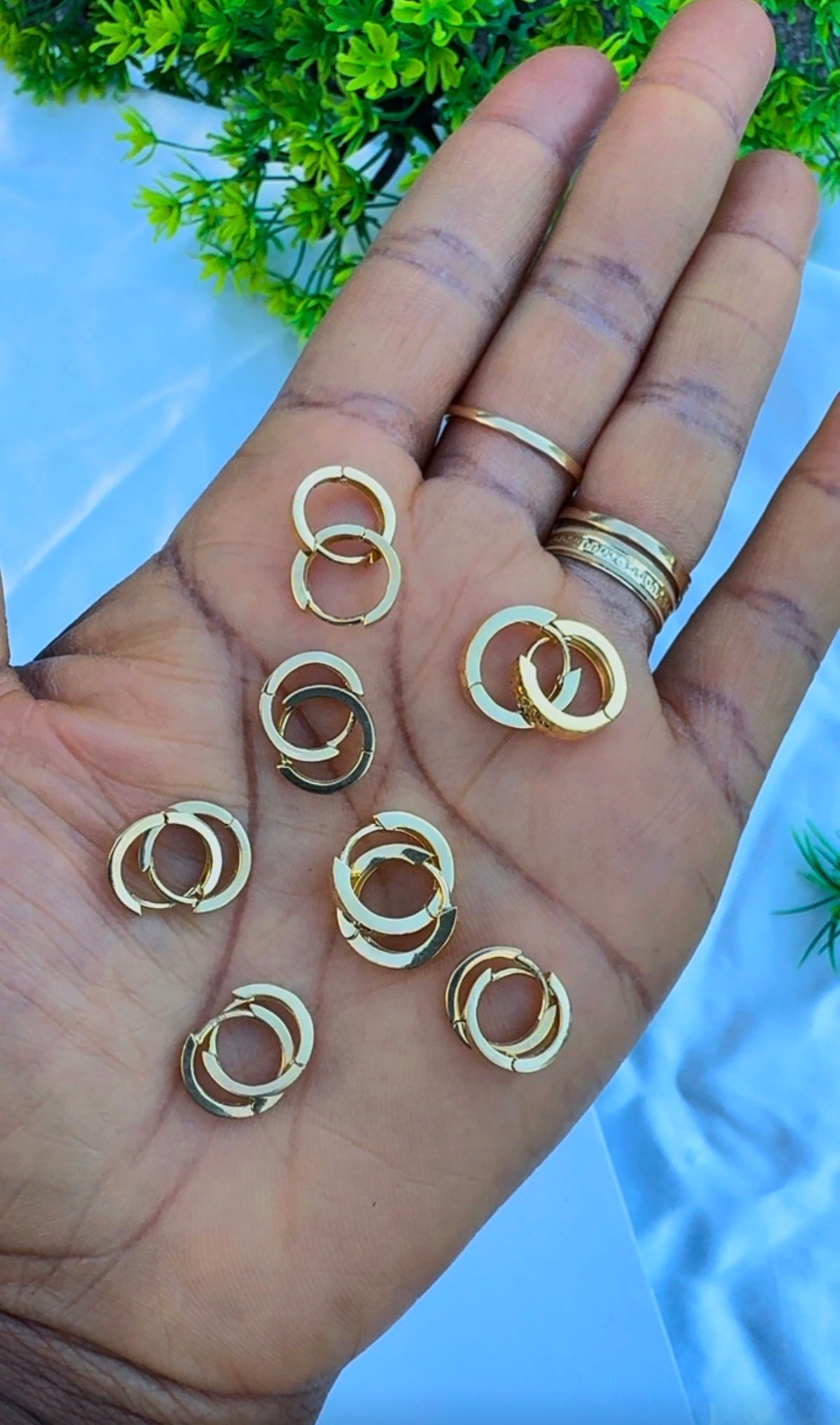 18 Karat Solid Gold Inner Hoop Earrings - 1.24g