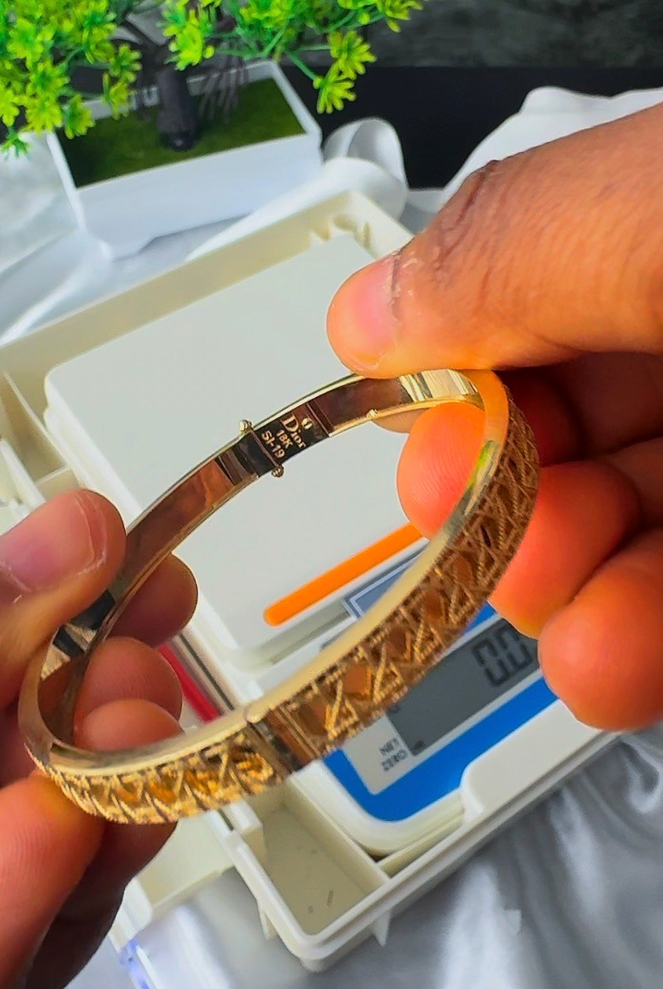 18k Solid Gold Lattice Bangle - Size 19 (11.2g)