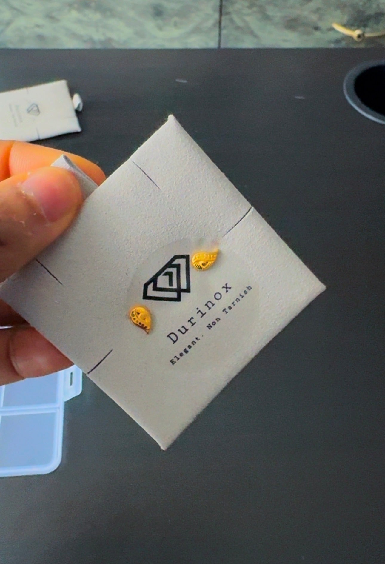 Diiga 21 Karat Real Gold Stud Earrings