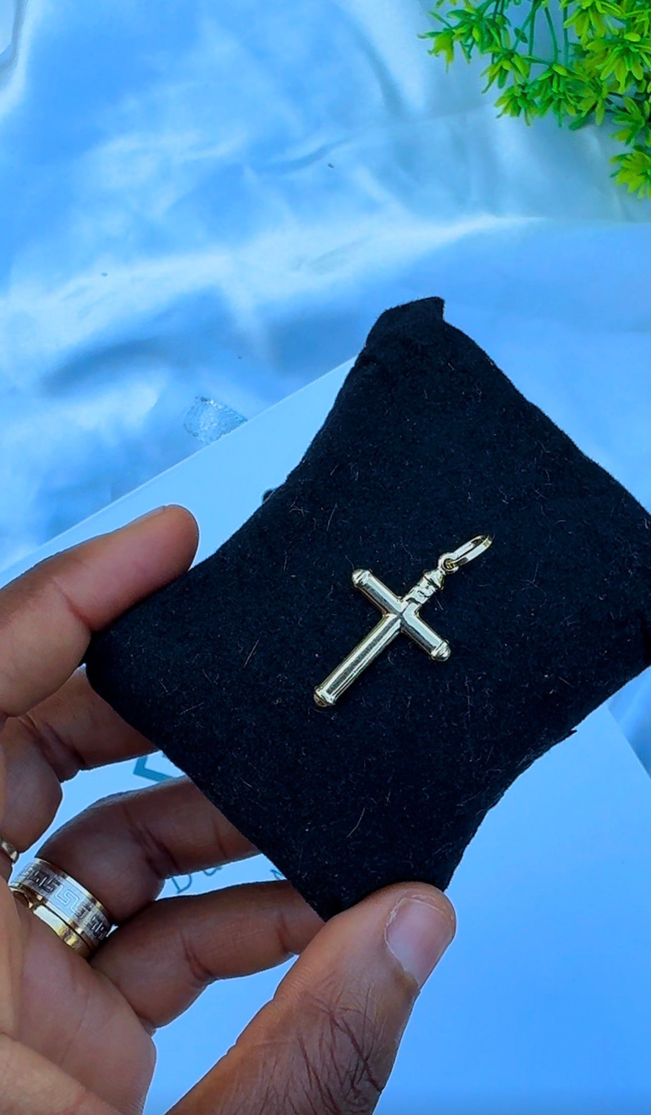 18 Karat Solid Gold Cross Pendant | 1.4g & 1.0g