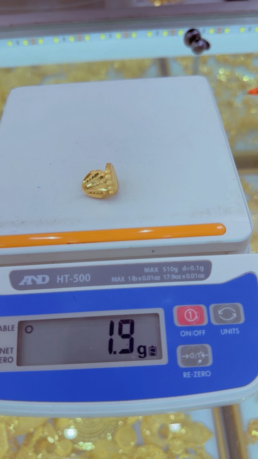 21 Karat Solid Gold Clam Stud Earrings | 1.9g