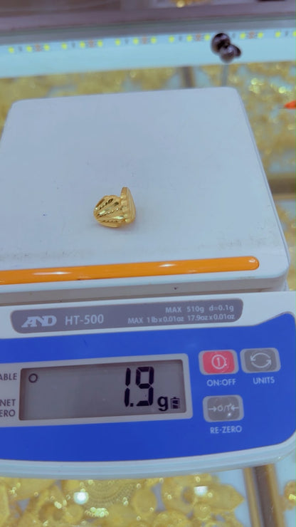 21 Karat Solid Gold Clam Stud Earrings | 1.9g