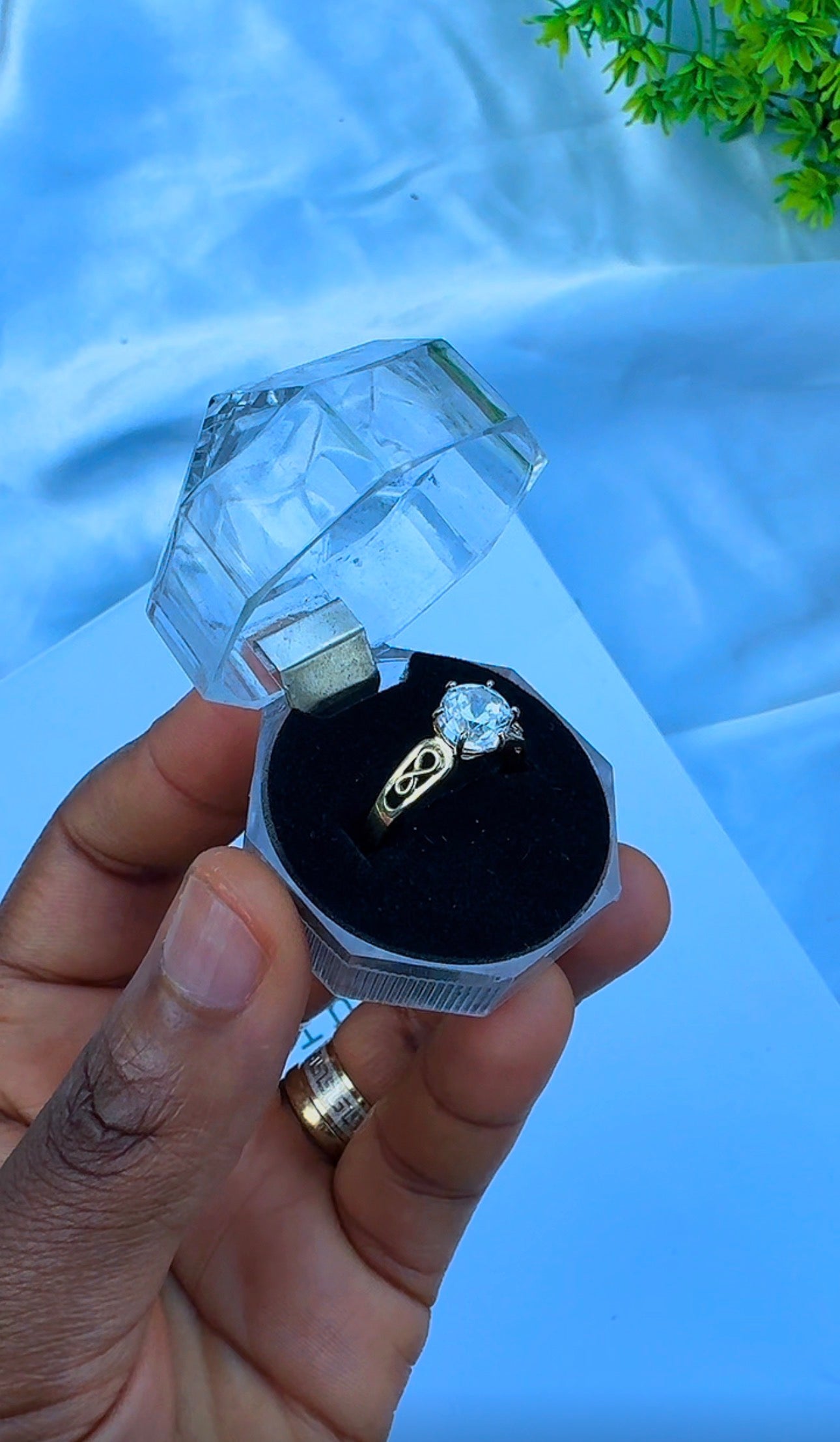 18K Solid Gold Infinity Engagement Ring For Women | Size 8 | 2.54g