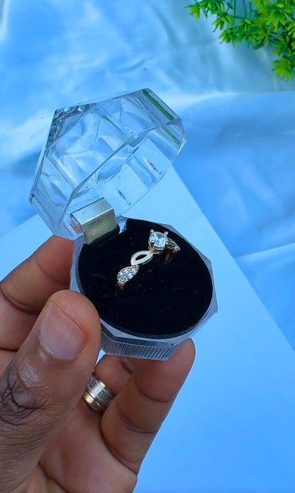 18K Solid Gold Engagement Ring For Women | Size 8 | 2.1g