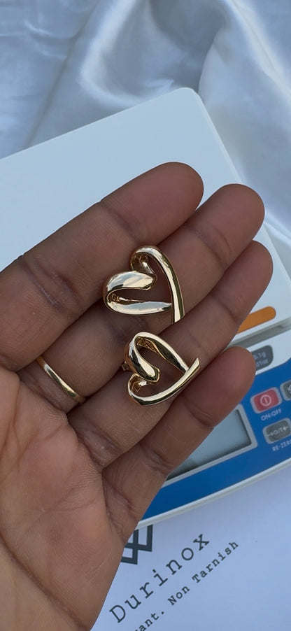 Deget 18 Karat Pure Gold Love Stud Earrings