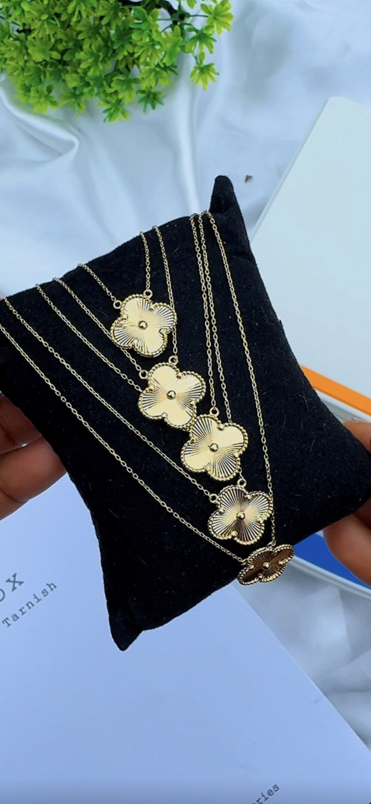 18K Solid Gold Single Motif Clover Chain Necklace 2.9g & 4.4g | 10mm & 12mm