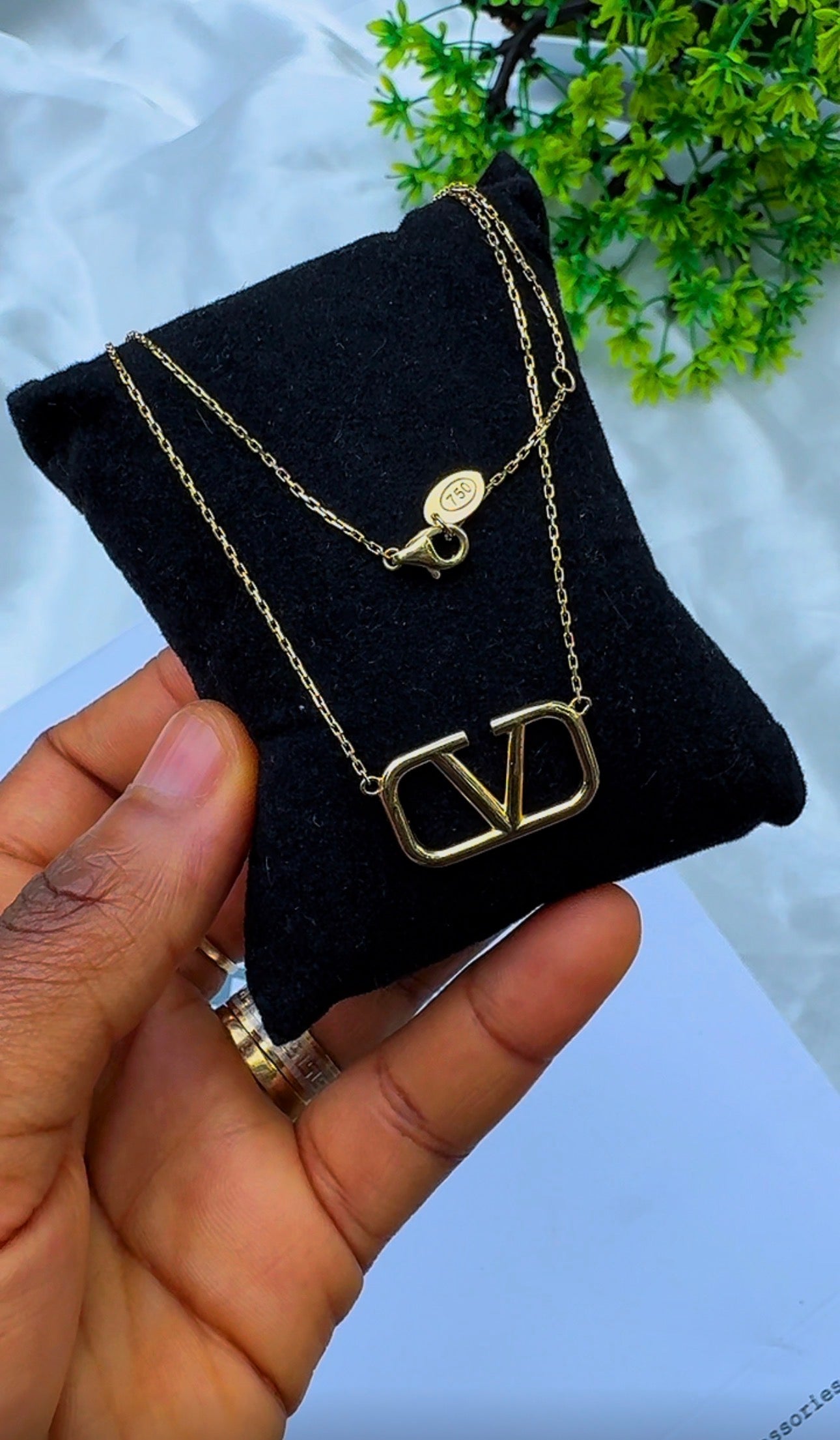 18K Solid Gold V Instant Chain Necklace For Women | 3.6g | 20 Inches (18” + 2”)