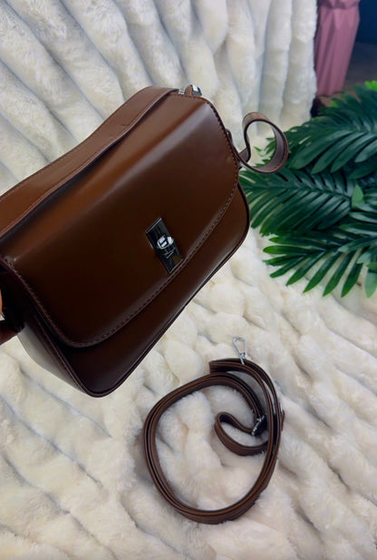 Minimalist Classic Smooth Faux Leather Crossbody Bag | LARYZ Everyday 013