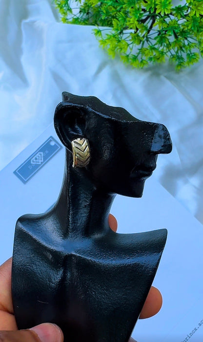 18K Solid Gold Chevron Textured Huggie Hoop Earrings | Vintage Italian Style Half Hoops with Lever Back | 1.7g