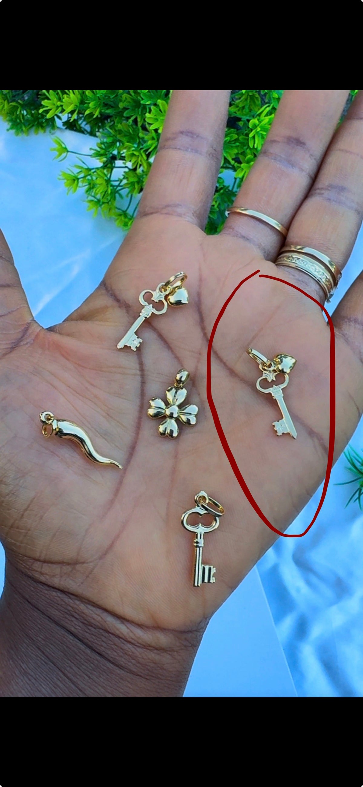18 Karat Solid Gold Key with Heart Pendant ~ 1.3g