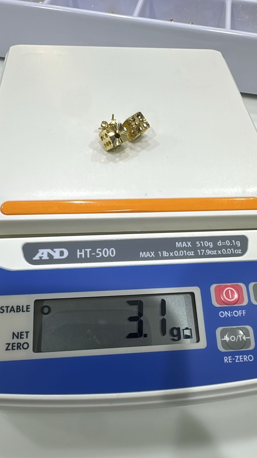 18ct Solid Gold Cube Stud Earrings | 3.1g