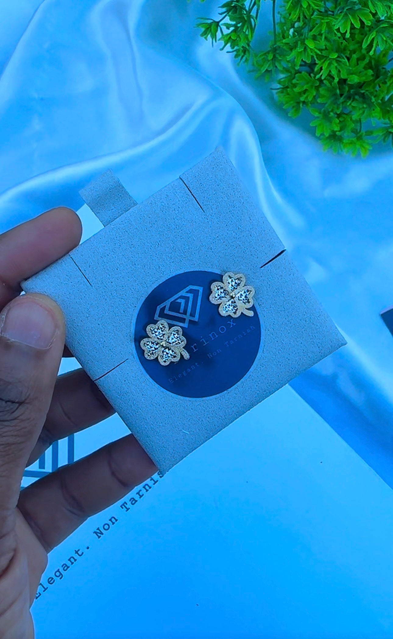 18 Karat Solid Gold Stud Earrings | 2-Tone | 1.8g