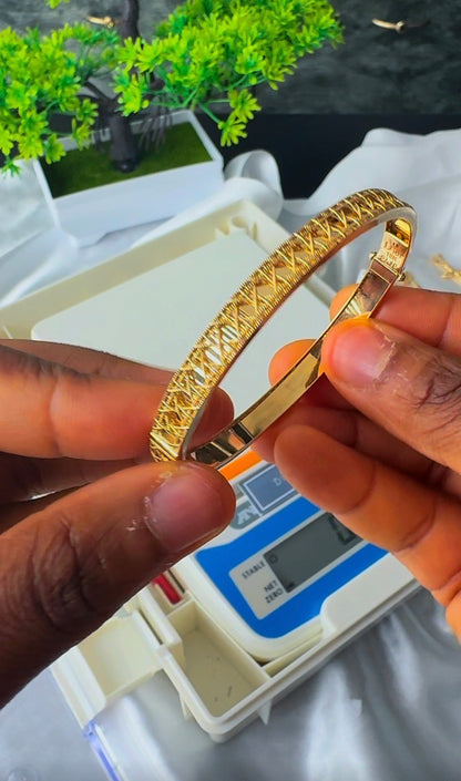 18k Solid Gold Lattice Bangle - Size 19 (11.2g)