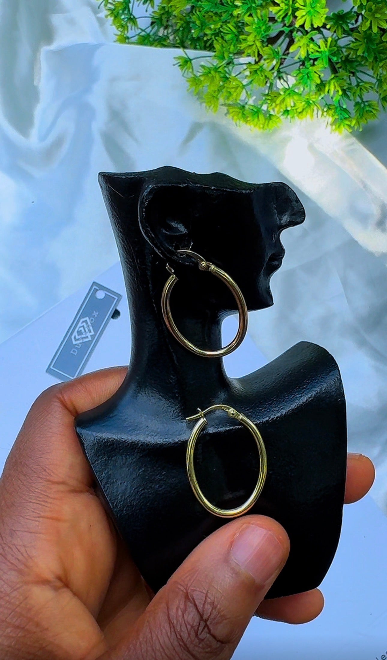18 Karat Solid Gold Medium Hoop Earrings 1.3g